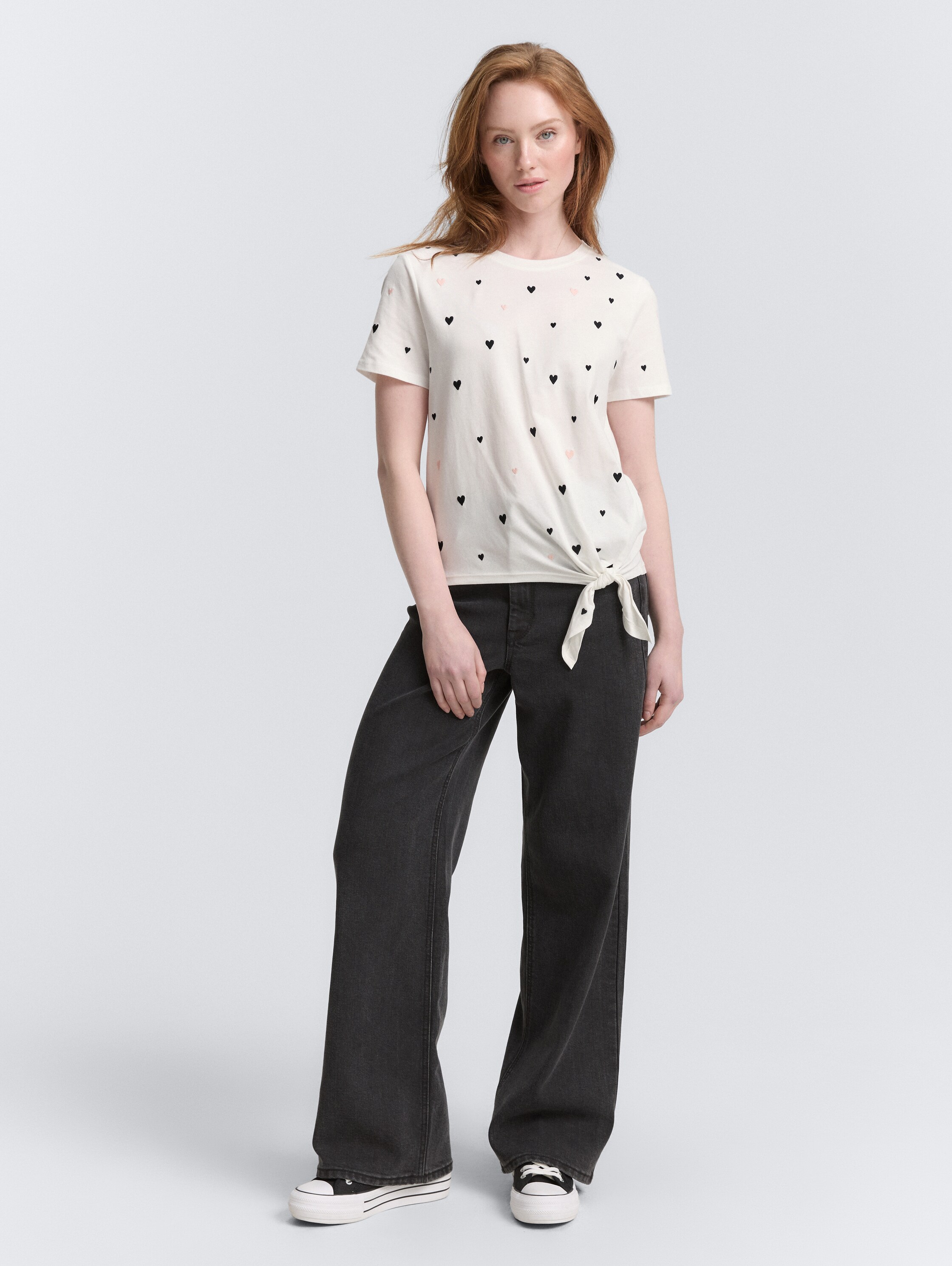 T-Shirt mit Herz-Stickerei - white_black_rose_heart_embro - 