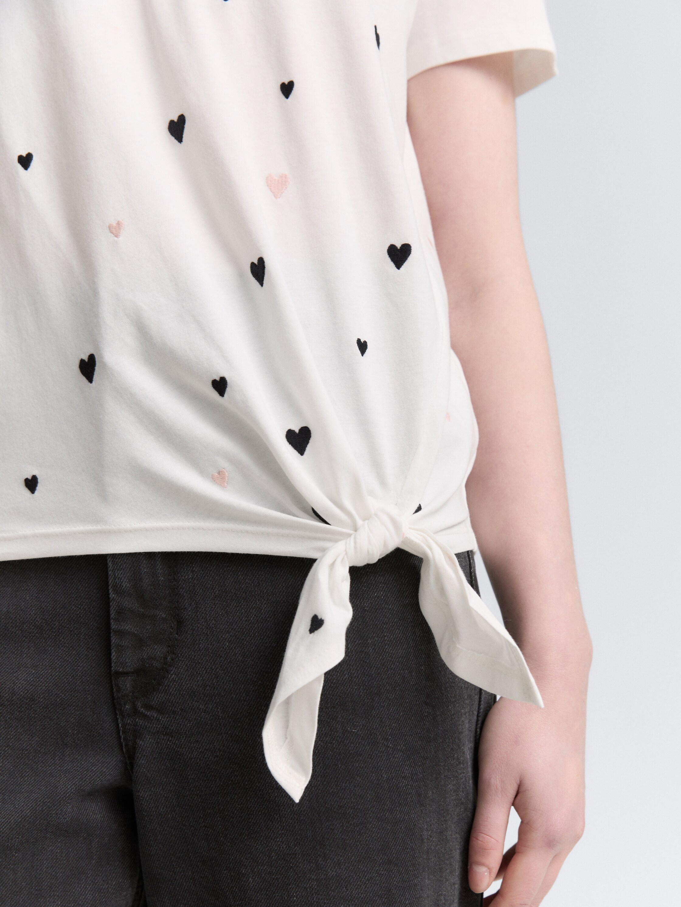 T-Shirt mit Herz-Stickerei - white_black_rose_heart_embro - 