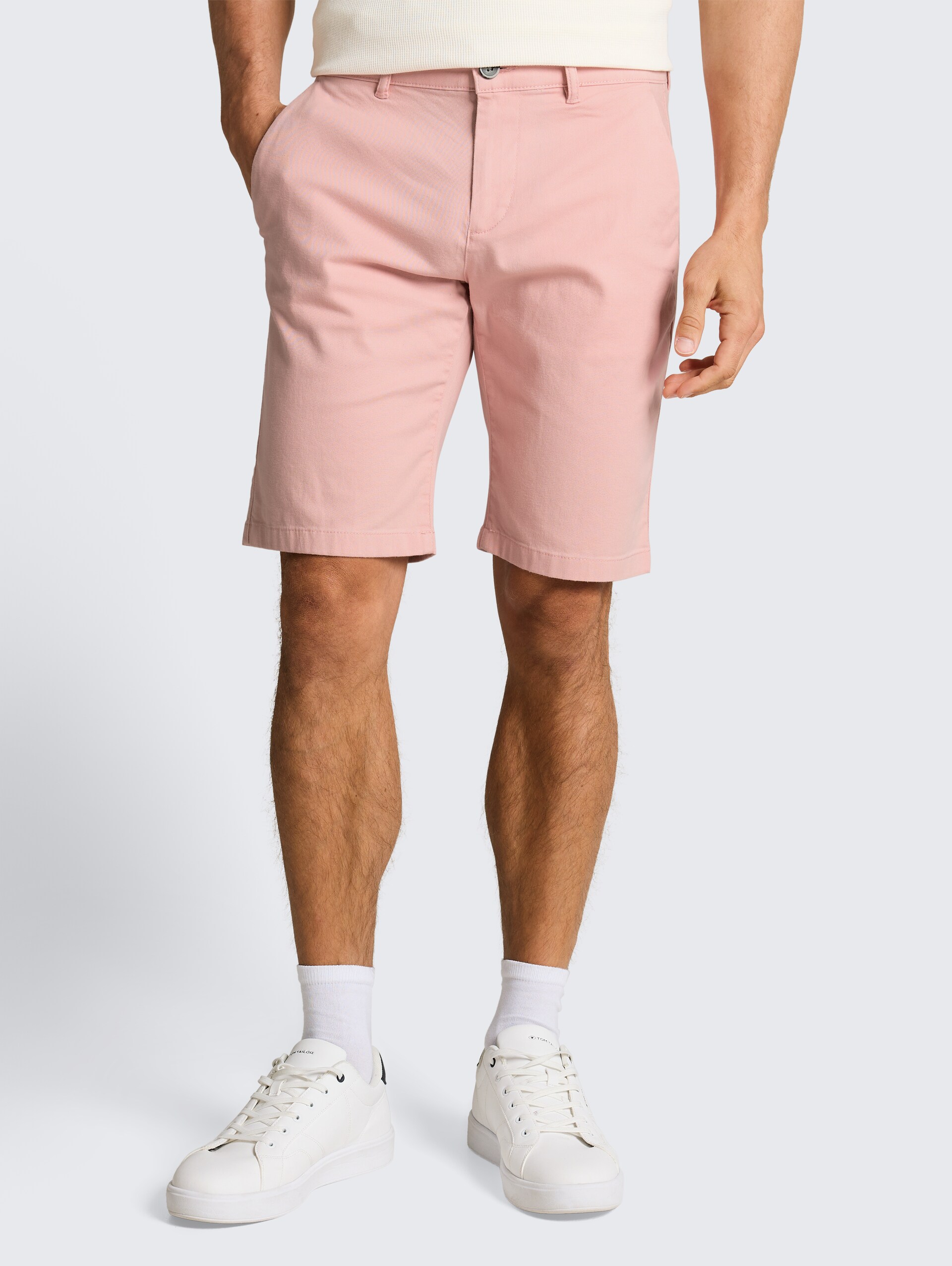 TTSLIM chino-short - Twinkle Pink - Nek model vooraanzicht