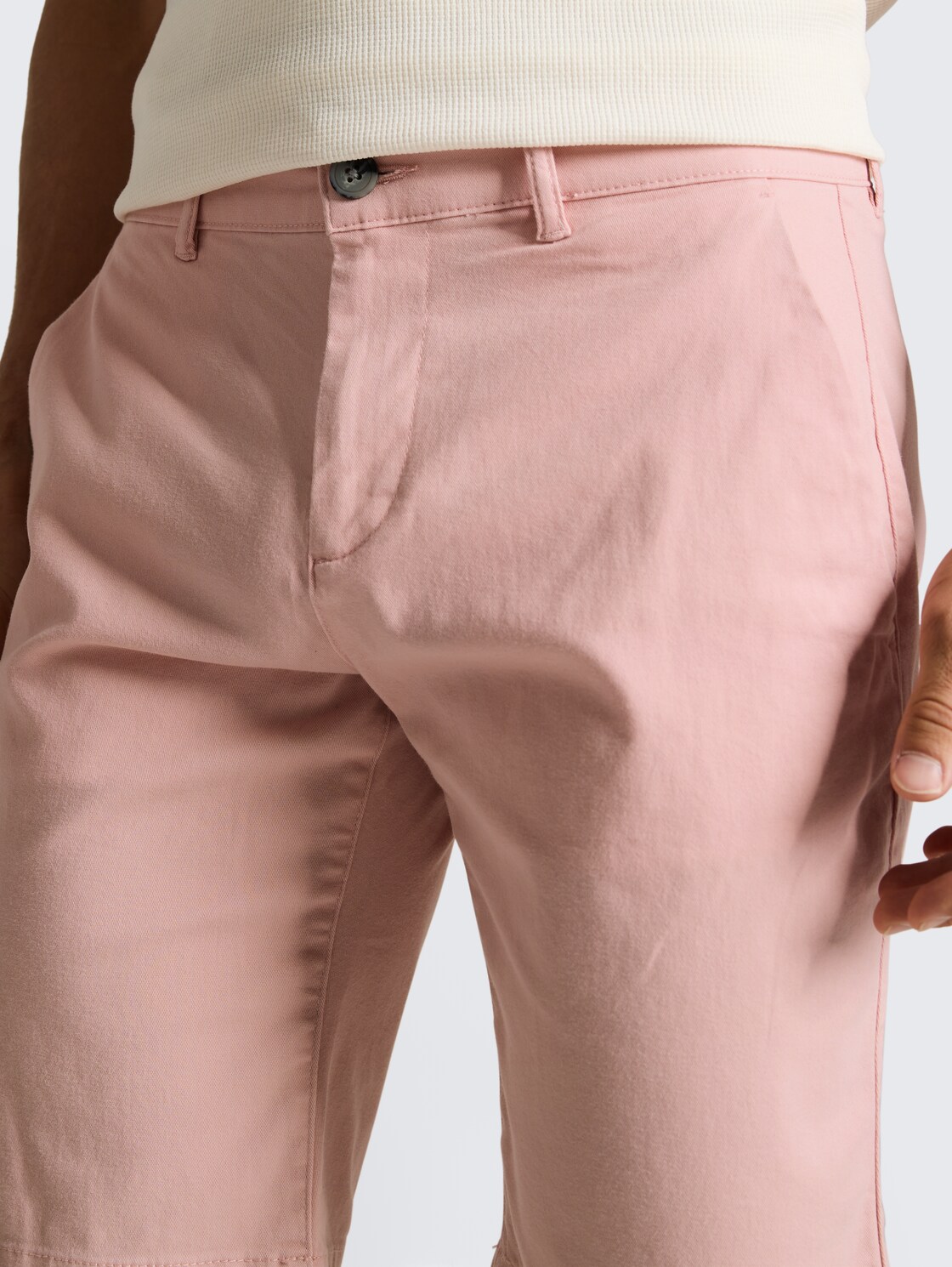 TTSLIM Chino Shorts - Twinkle Pink - Detail-Model-Ansicht