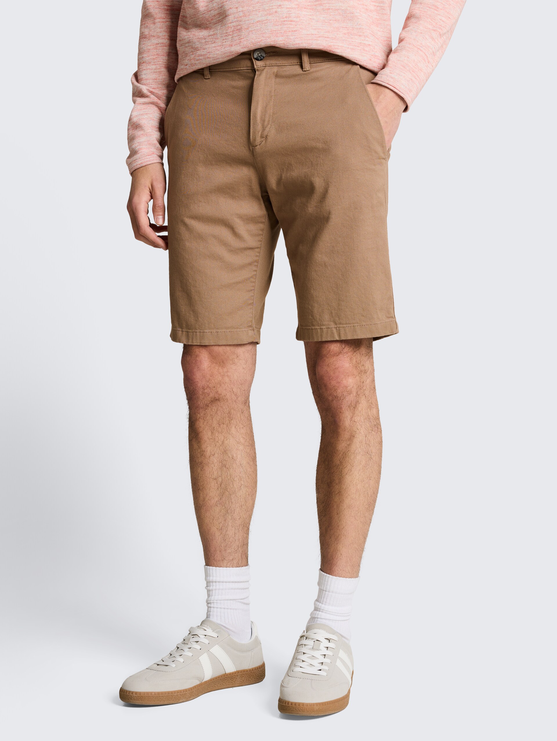 TTSLIM Chino Shorts - Caribou Beige - Ausschnitt Model-Vorderansicht