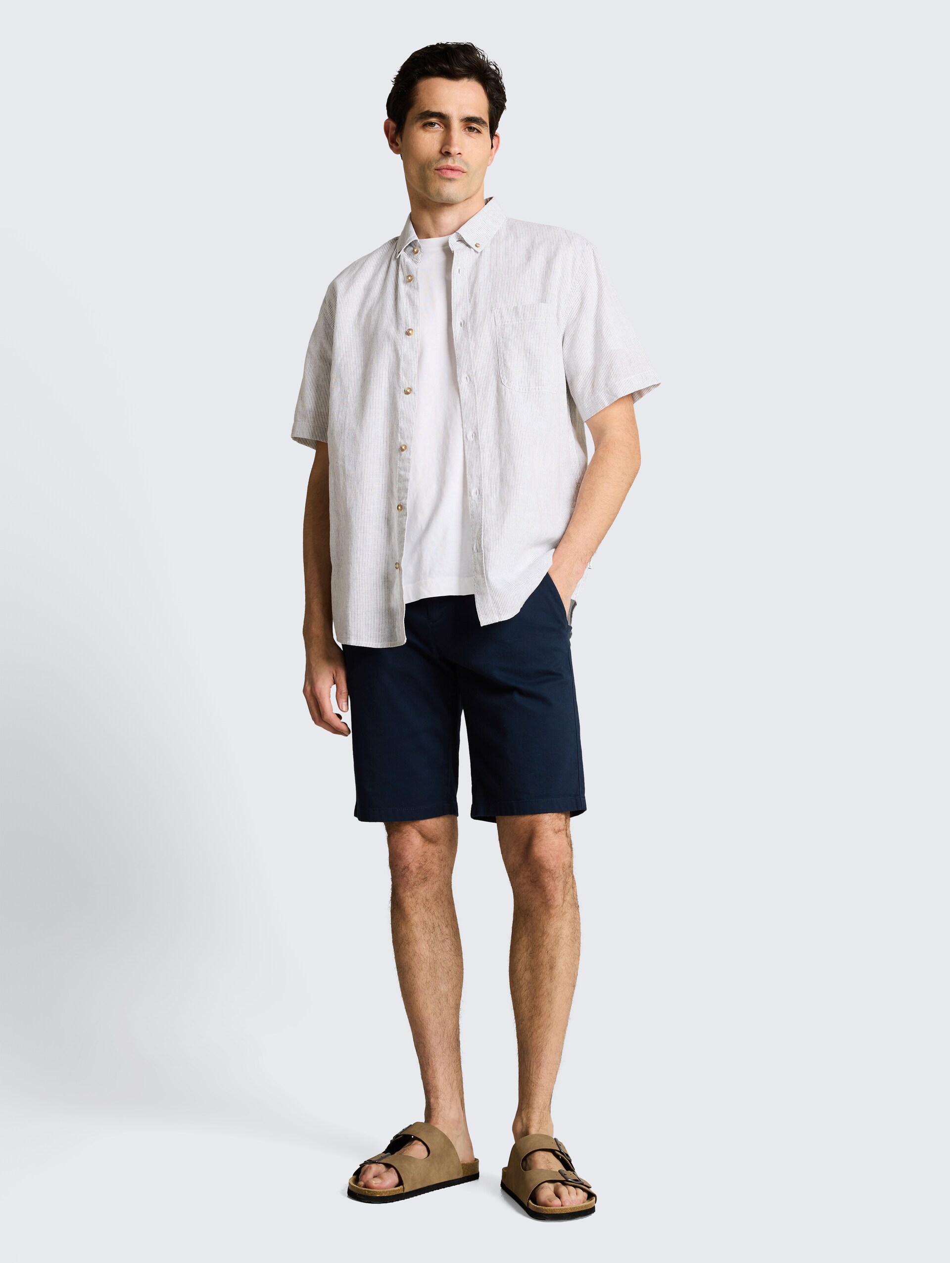 TTSLIM chino-short - sky captain blue - Model vooraanzicht