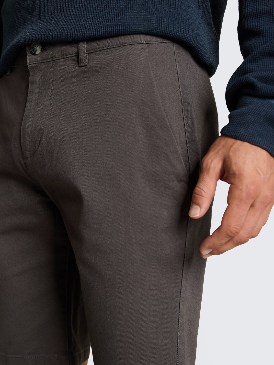 TTSLIM Chino Shorts - Tarmac Grey - Detail model view
