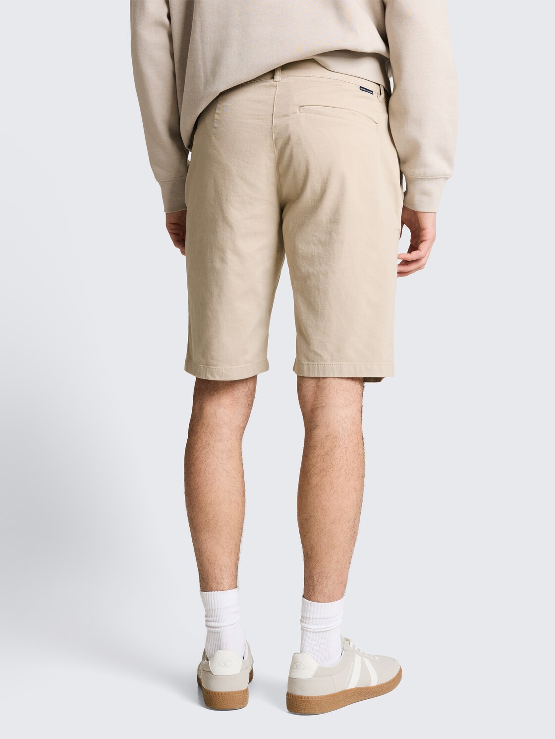 TTSLIM Chino Shorts - Cashew Beige - Auschnitt Model-Rückansicht