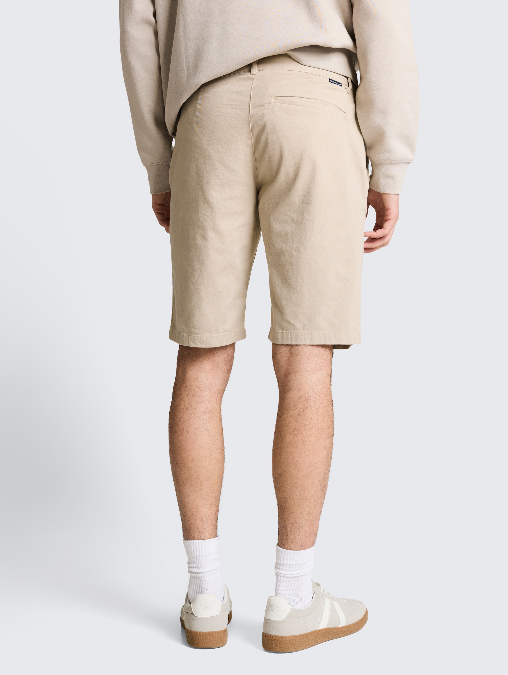 TTSLIM Chino Shorts - Cashew Beige - Auschnitt Model-Rückansicht