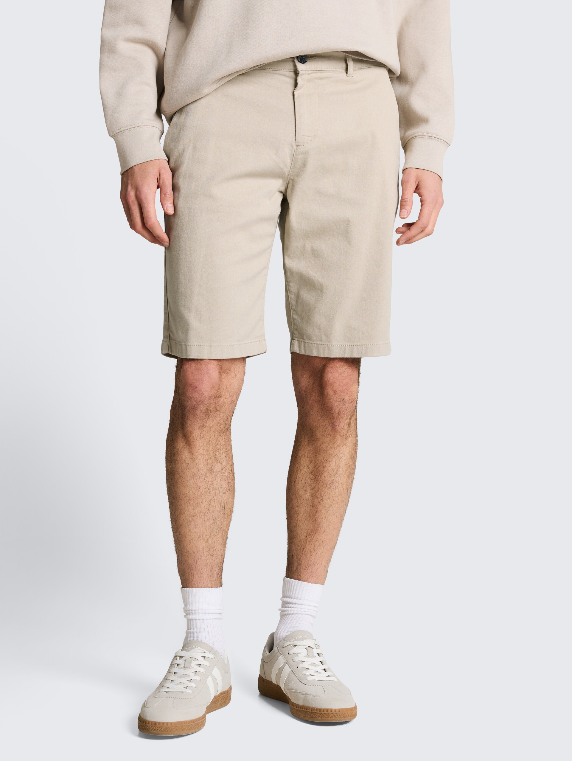 TTSLIM Chino Shorts - Cashew Beige - Ausschnitt Model-Vorderansicht