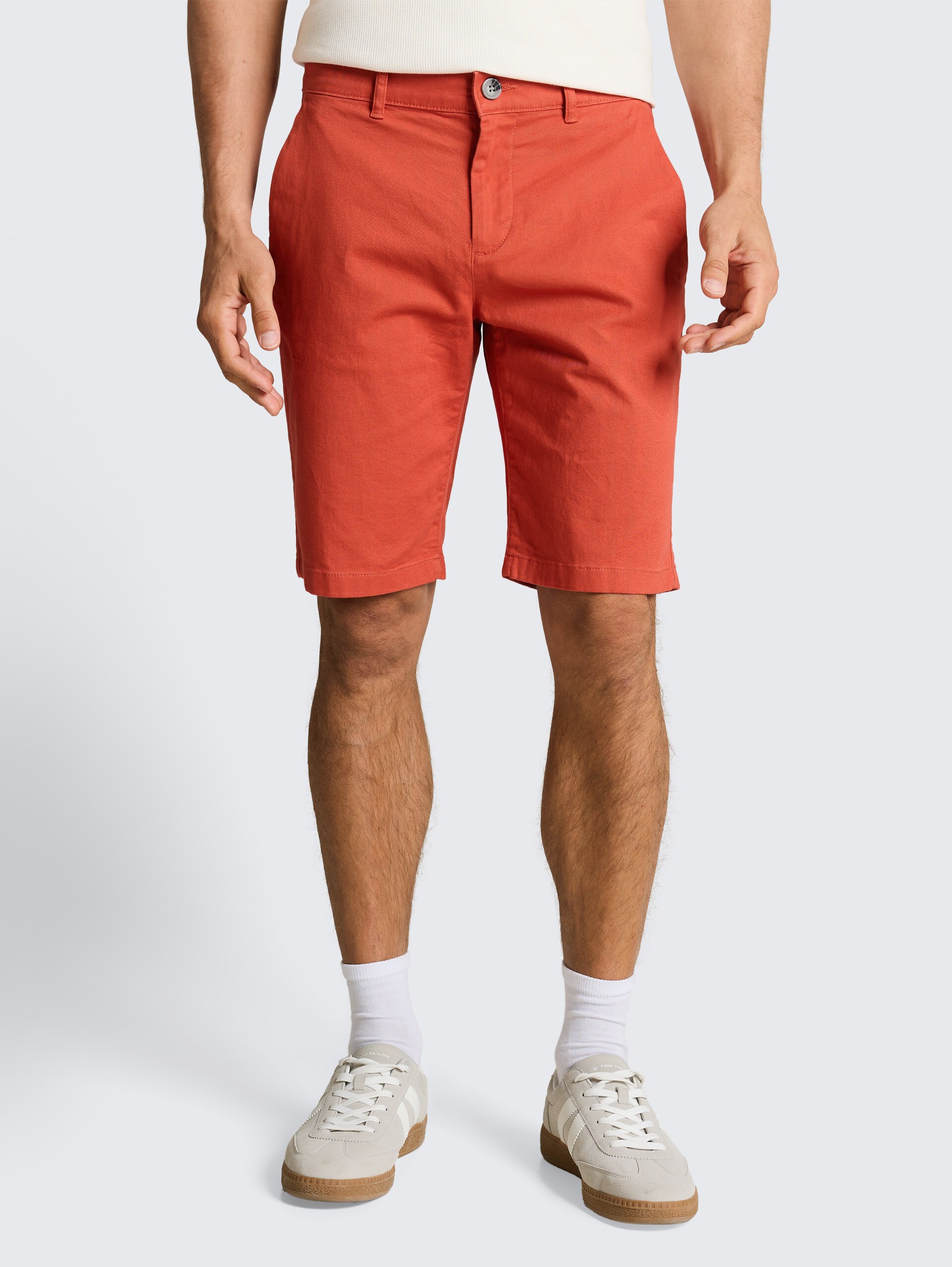 TTSLIM chino-short - Chili Orange - Nek model vooraanzicht