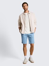 TTSLIM Chino Shorts - mountain spring blue - Model-Vorderansicht