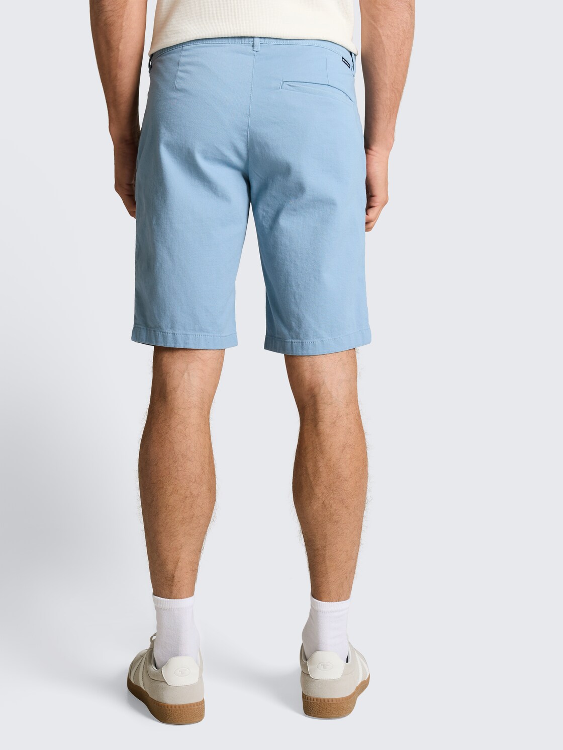 TTSLIM Chino Shorts - mountain spring blue - Auschnitt Model-Rückansicht
