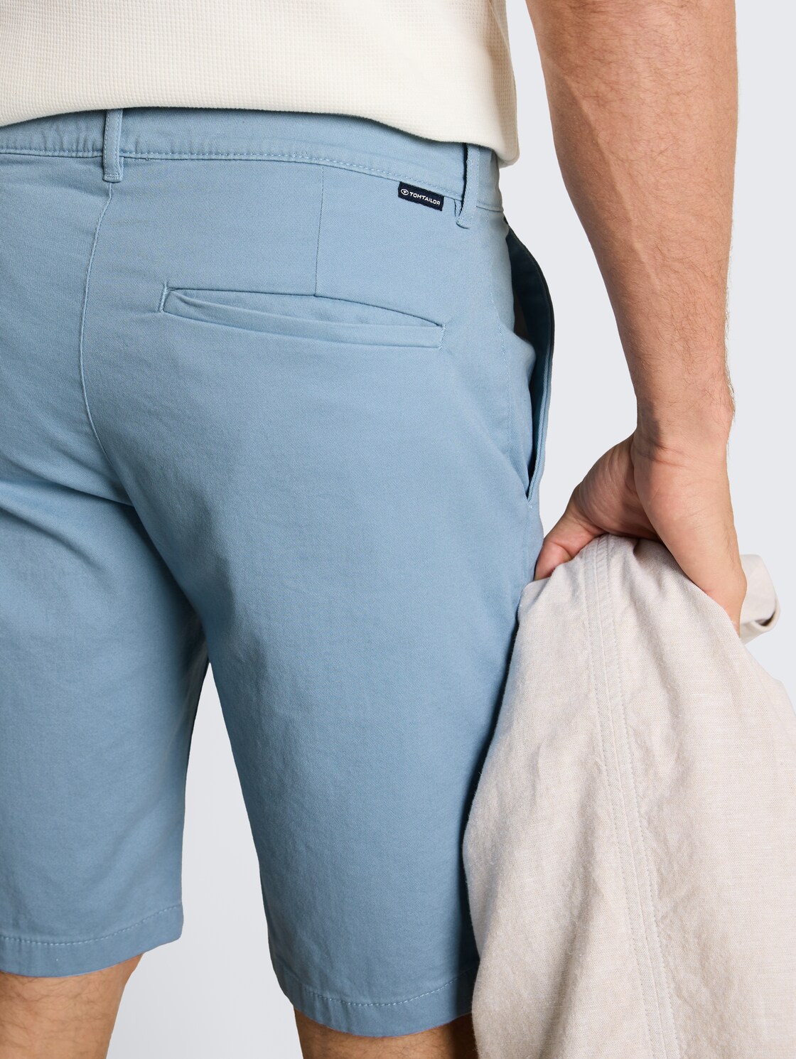 TTSLIM Chino Shorts - mountain spring blue - Detail-Model-Ansicht