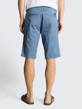 TTSLIM Chino Shorts - blue mini geometric print - Auschnitt Model-Rückansicht