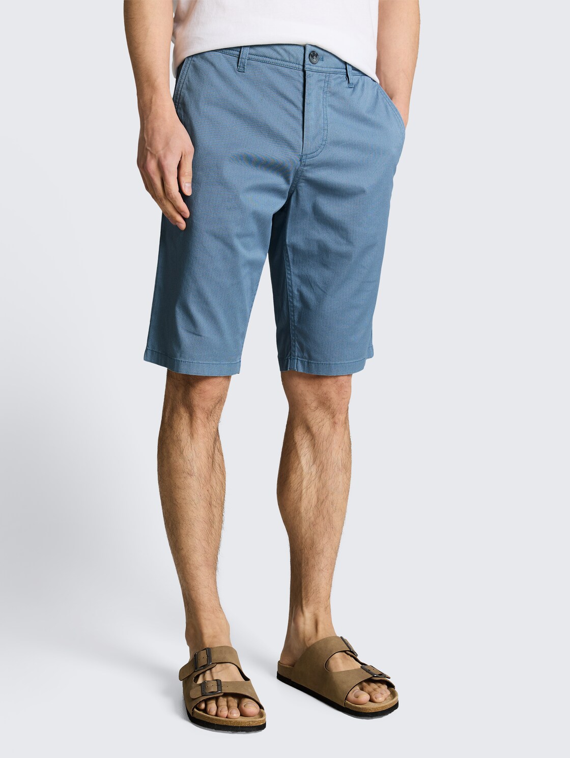 TTSLIM Chino Shorts - blue mini geometric print - Ausschnitt Model-Vorderansicht