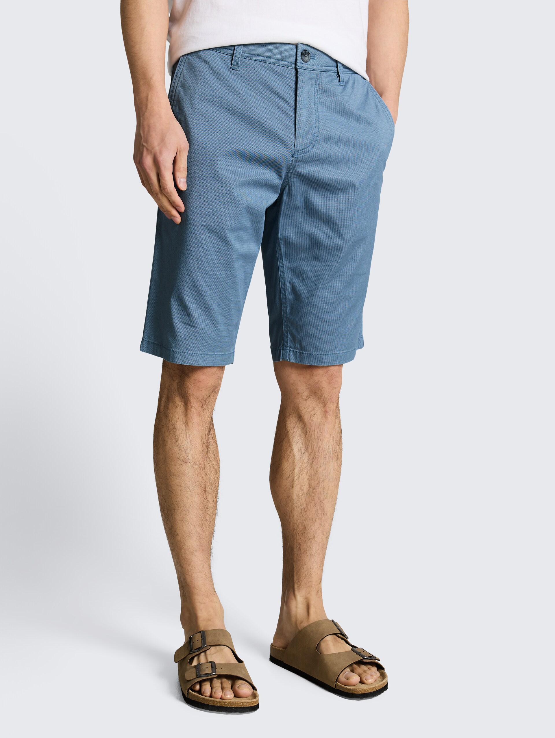 TTSLIM Chino Shorts - blue mini geometric print - Ausschnitt Model-Vorderansicht