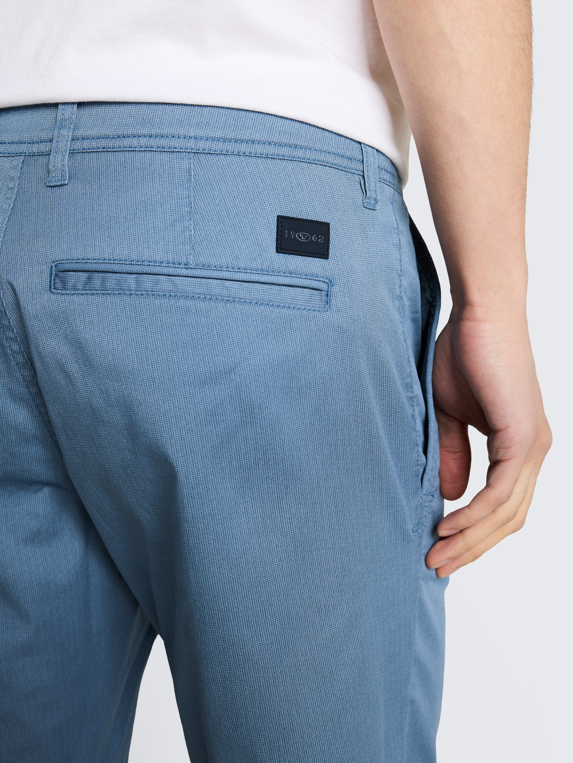 TTSLIM Chino Shorts - blue mini geometric print - Detail-Model-Ansicht