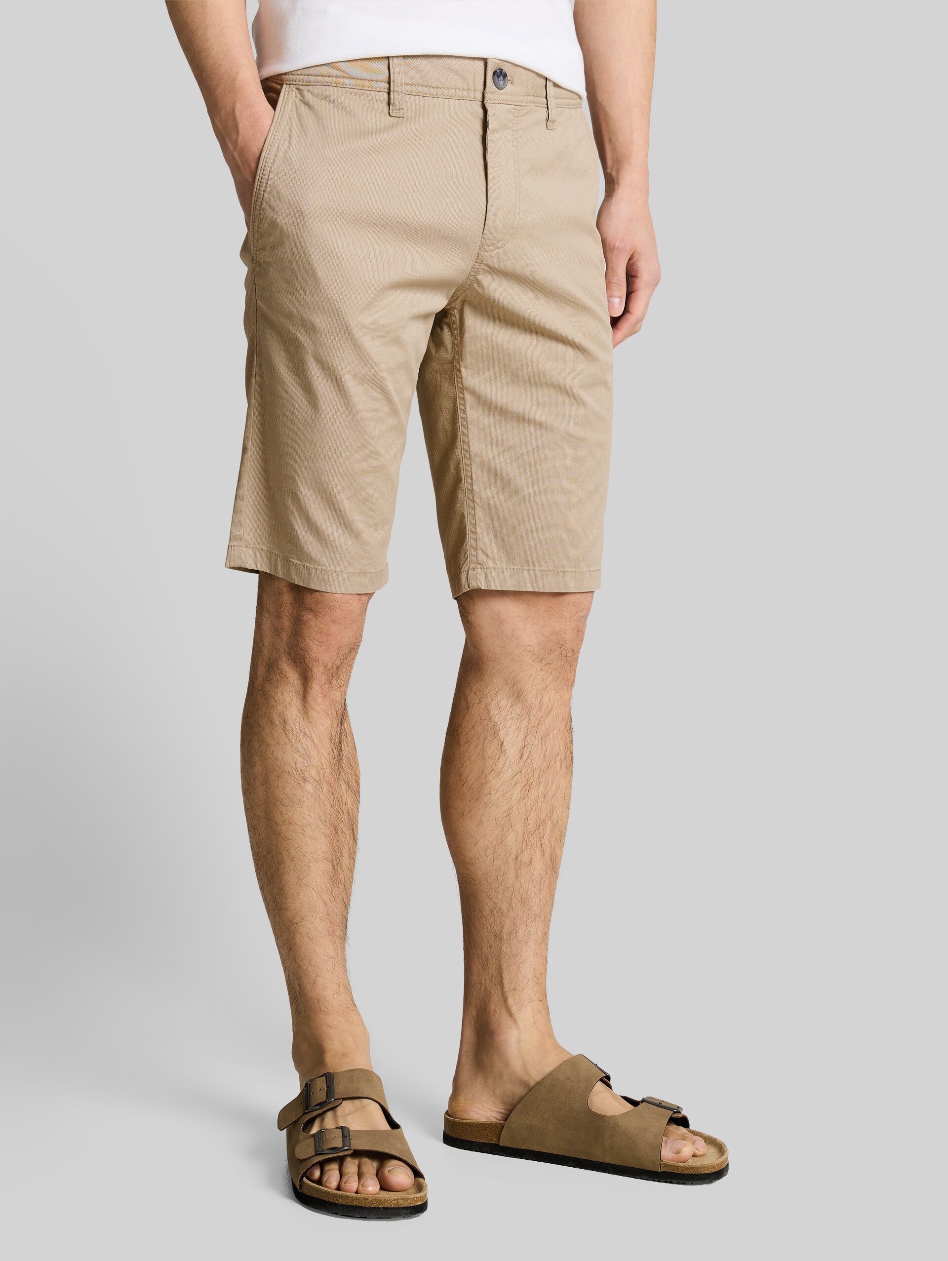 TTSLIM Chino Shorts - beige mini geometric print - Neckline model front view