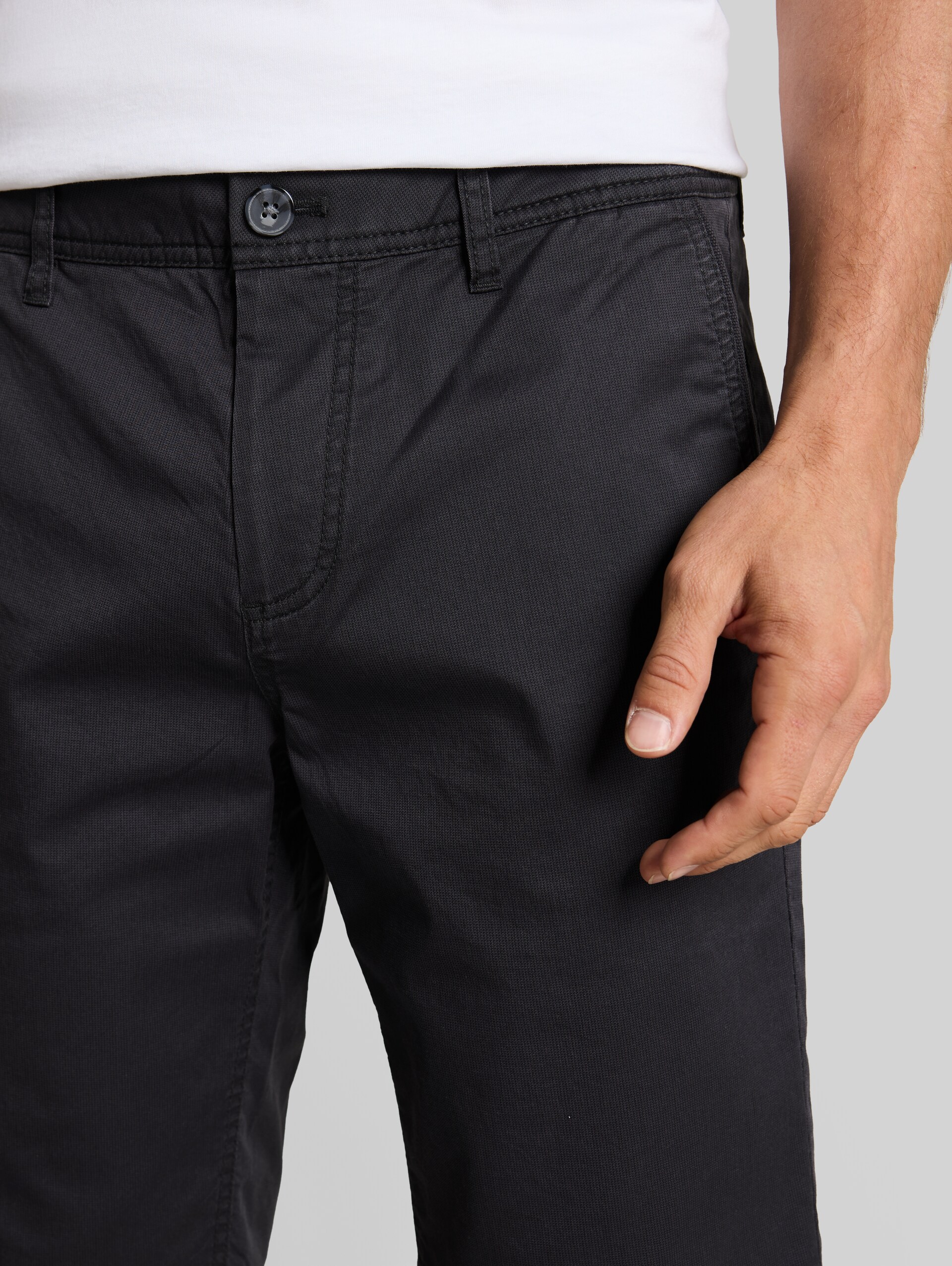 Short chino TTSLIM - grey mini geometric print - Vue détaillée du modèle