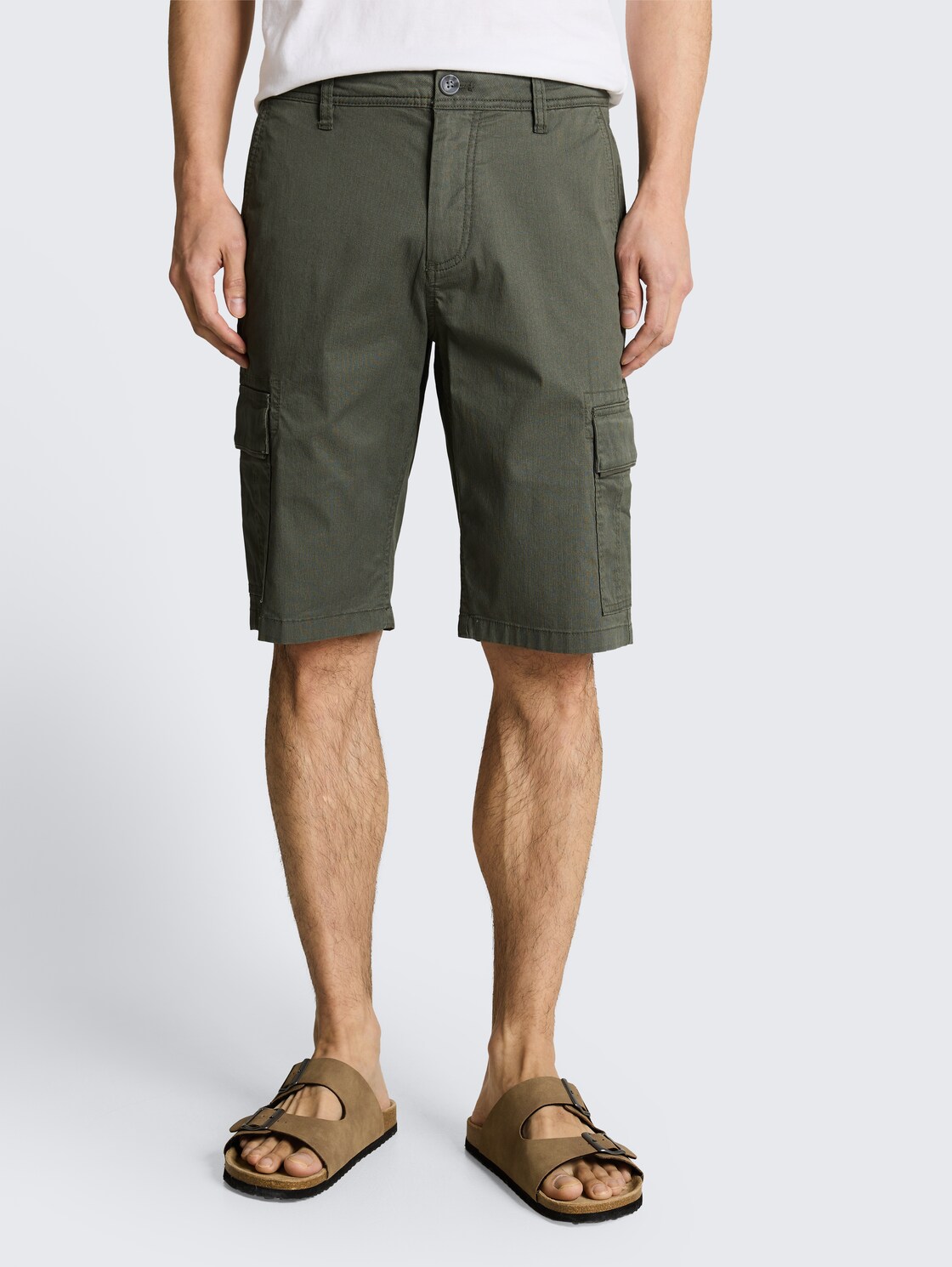 TTSLIM Cargo Shorts - khaki mini geometric print - Ausschnitt Model-Vorderansicht