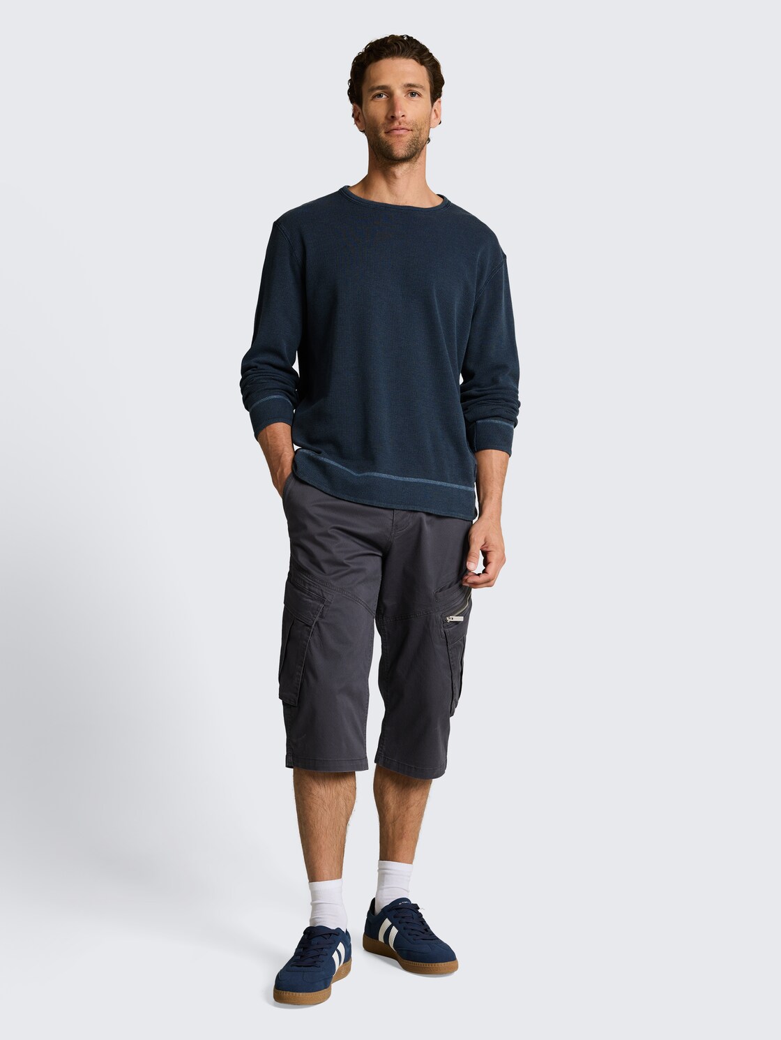 TTMAX REGULAR Overknee Shorts mit Gürtel - grey mini weave print - Model-Vorderansicht