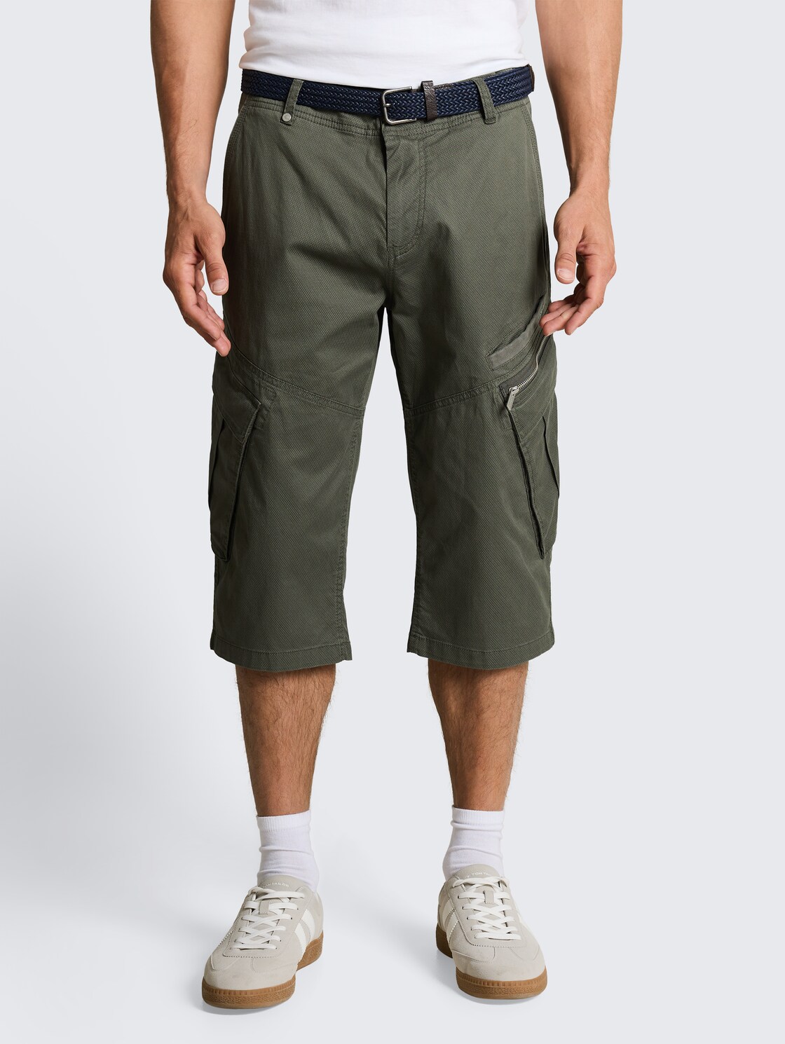 TTMAX REGULAR Overknee Shorts mit Gürtel - khaki mini weave print - Ausschnitt Model-Vorderansicht