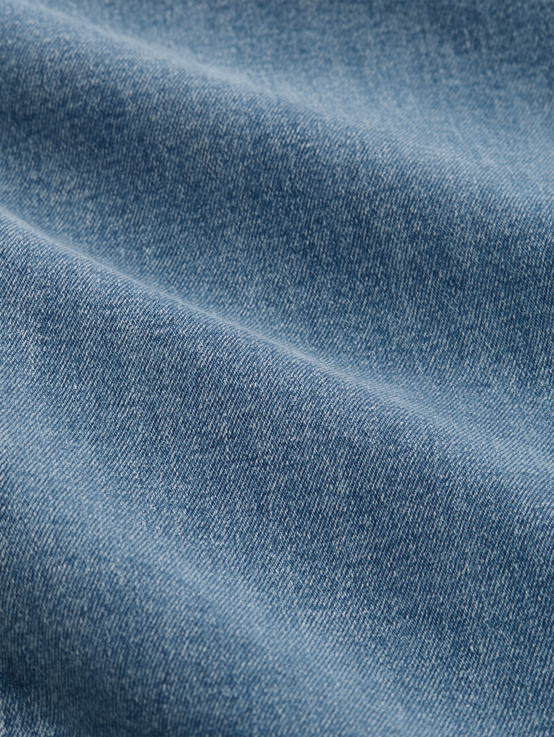 TTAVA FLARED Jeans mit aufgesetzten Taschen - Light Stone Blue Denim - Material-Ansicht