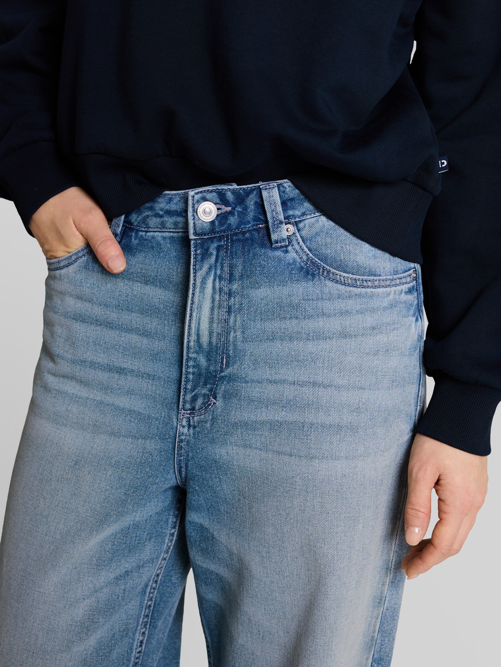 TTLINOU WIDE jeans with turn-ups - Light Stone Blue Denim Tint - Detail model view