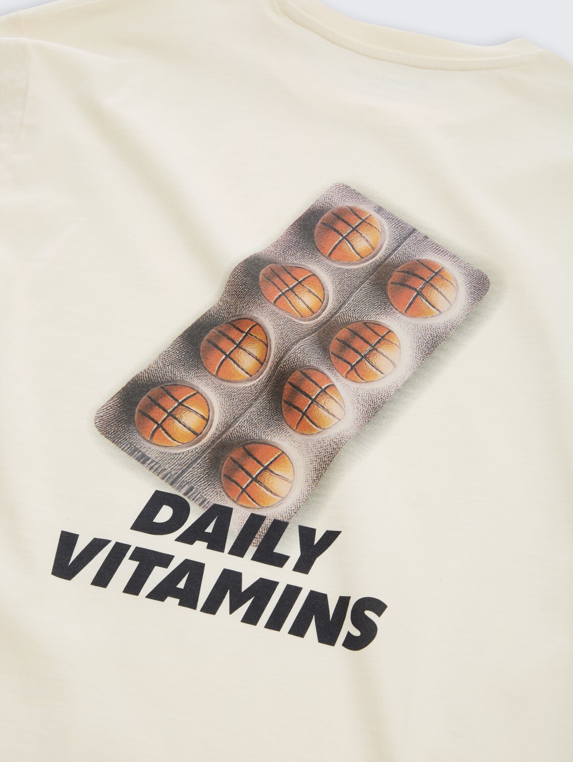 Oversize T-Shirt mit Foto-Print - Wool White - Detail-Model-Ansicht