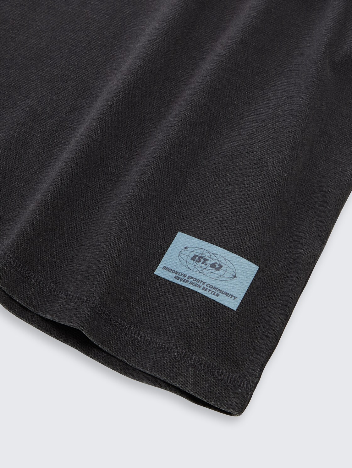 T-Shirt im Vintage-Look - coal grey - Detail-Model-Ansicht