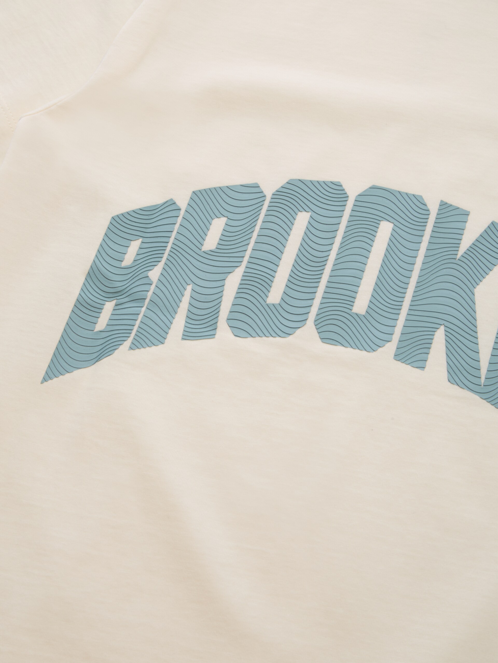 Oversize T-Shirt mit Rückenprint - Wool White - Detail-Model-Ansicht