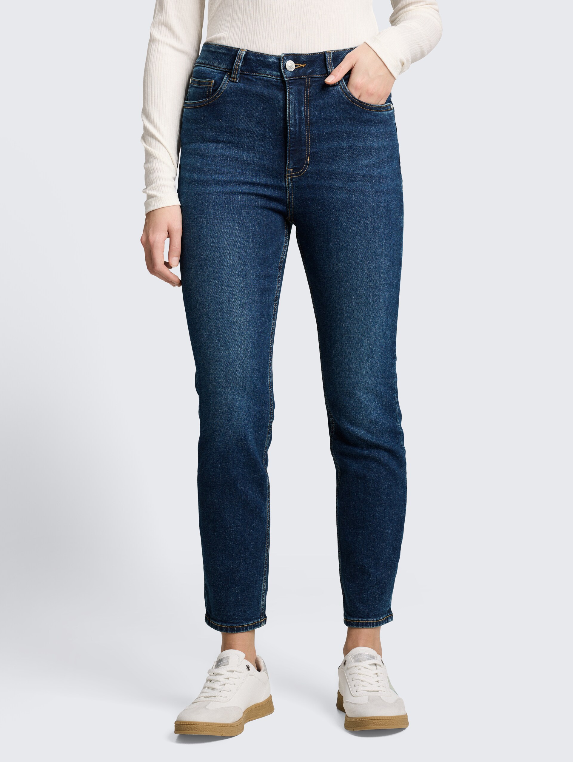 TTLOTTE SLIM Jeans - Used Mid Stone Blue Denim - Ausschnitt Model-Vorderansicht