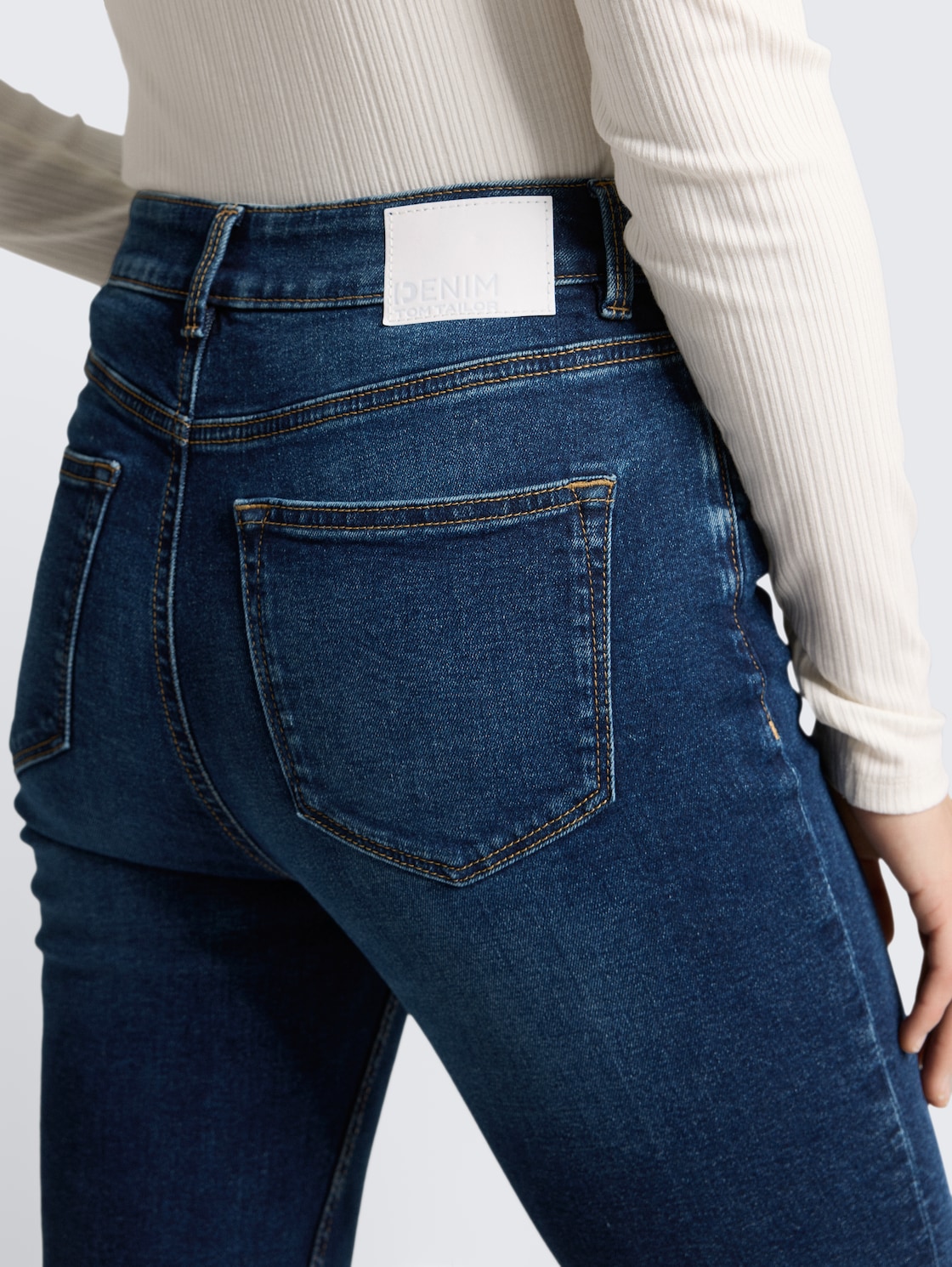 TTLOTTE SLIM Jeans - Used Mid Stone Blue Denim - Detail-Model-Ansicht