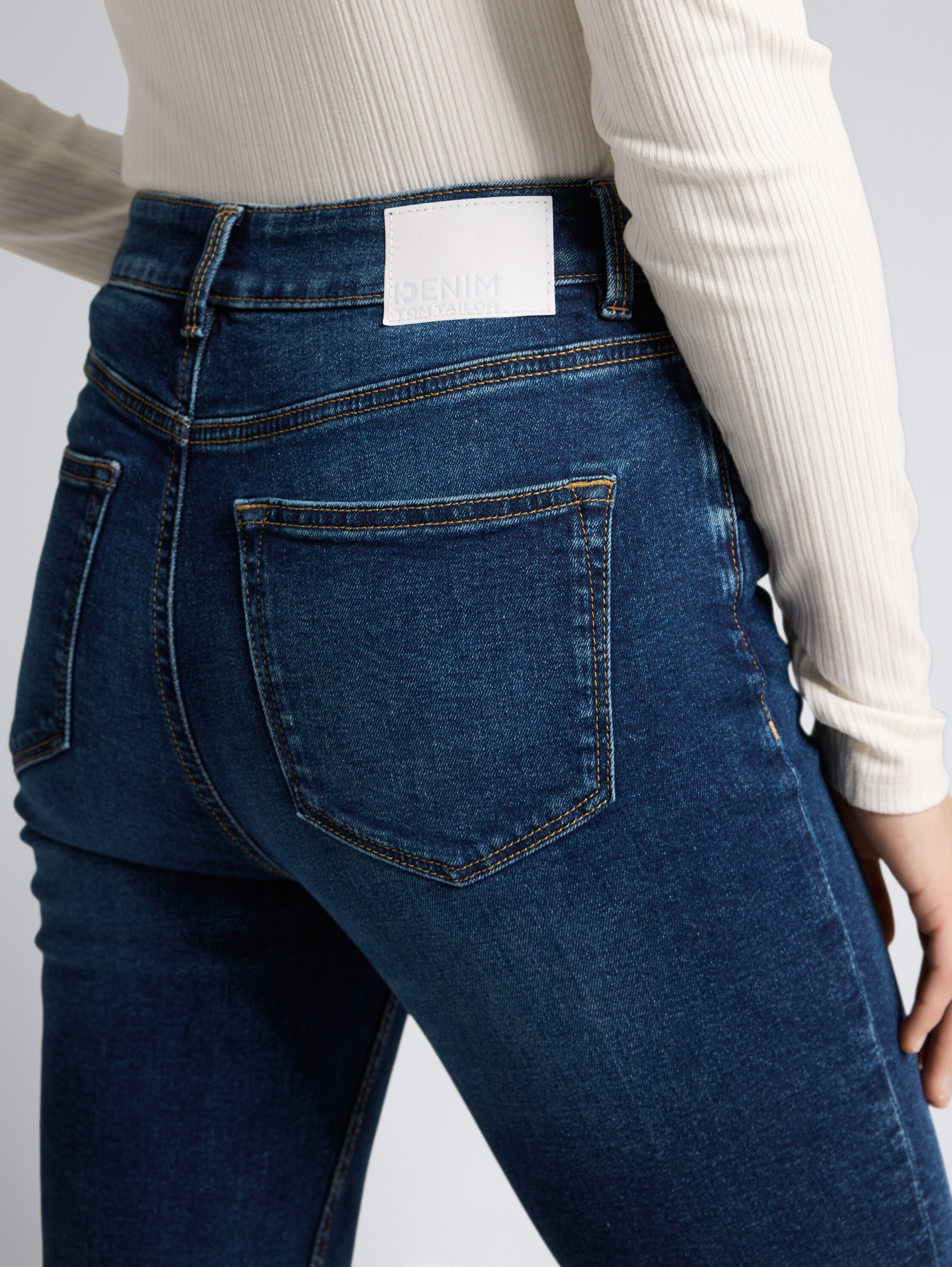 TTLOTTE SLIM jeans - Used Mid Stone Blue Denim - Detailaanzicht model