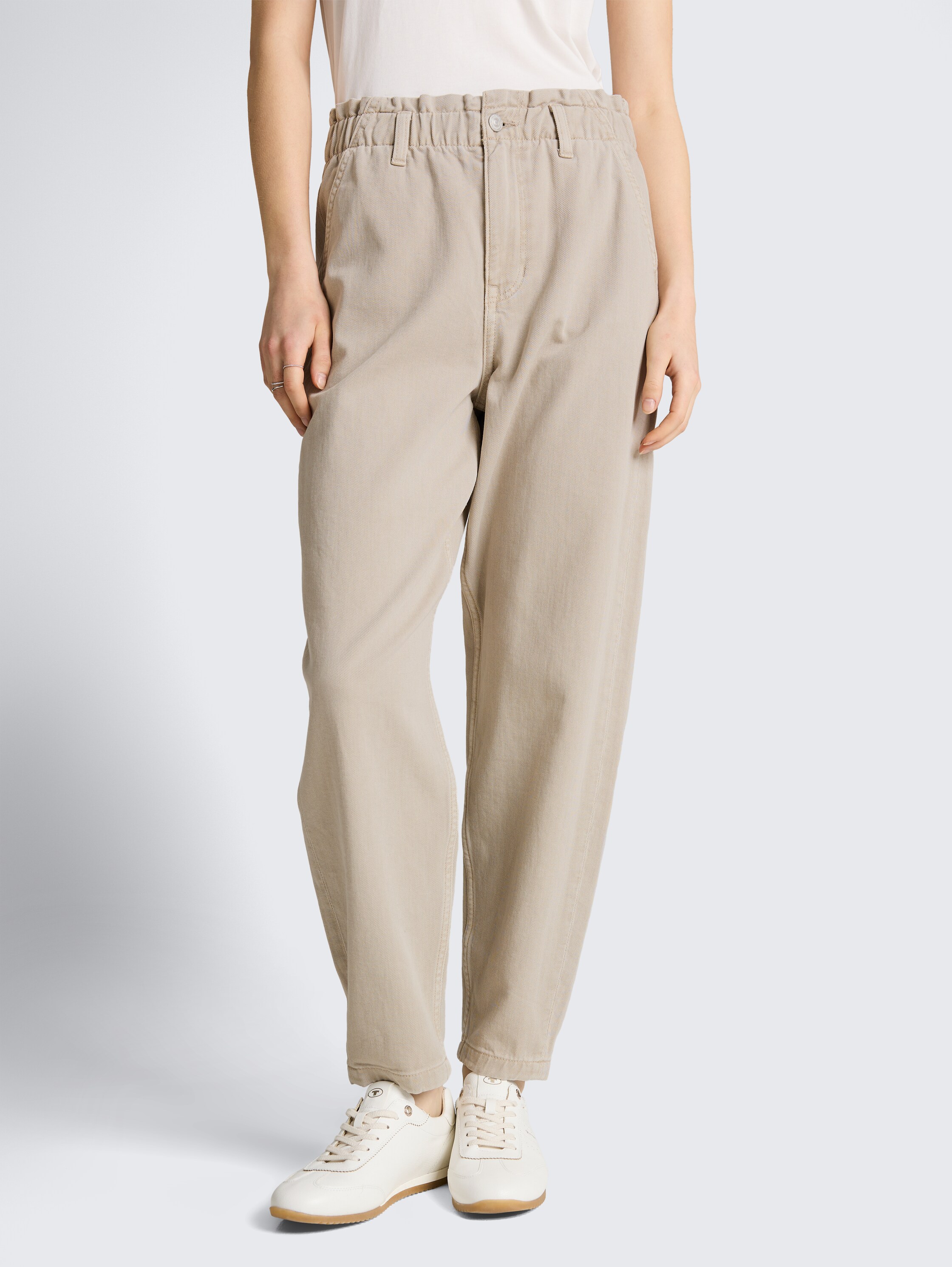 TTADEA BARREL Jeans - cloud grey - Ausschnitt Model-Vorderansicht