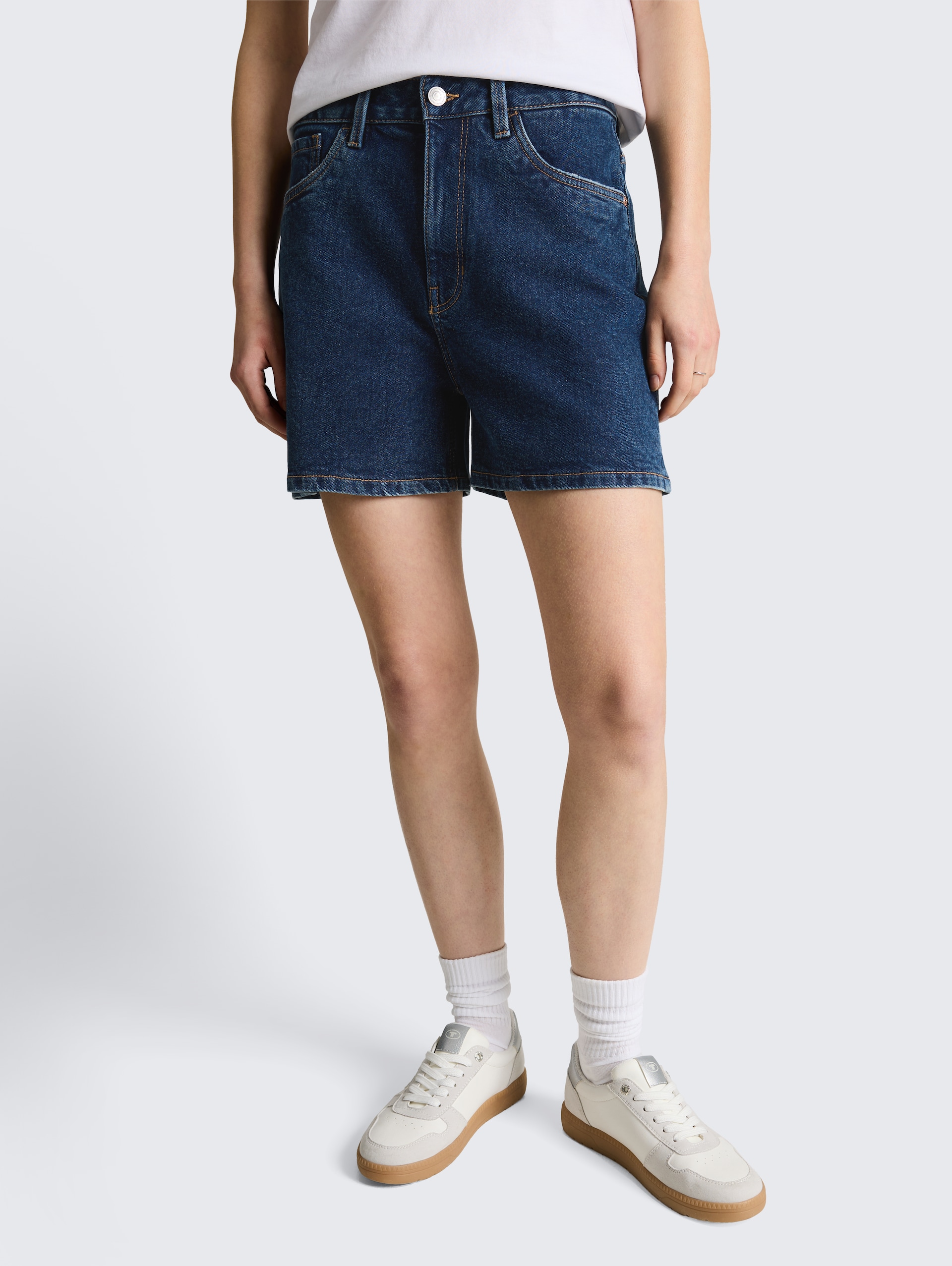 TTELIN STRAIGHT High Waist Jeans Shorts - Used Mid Stone Blue Denim - Ausschnitt Model-Vorderansicht
