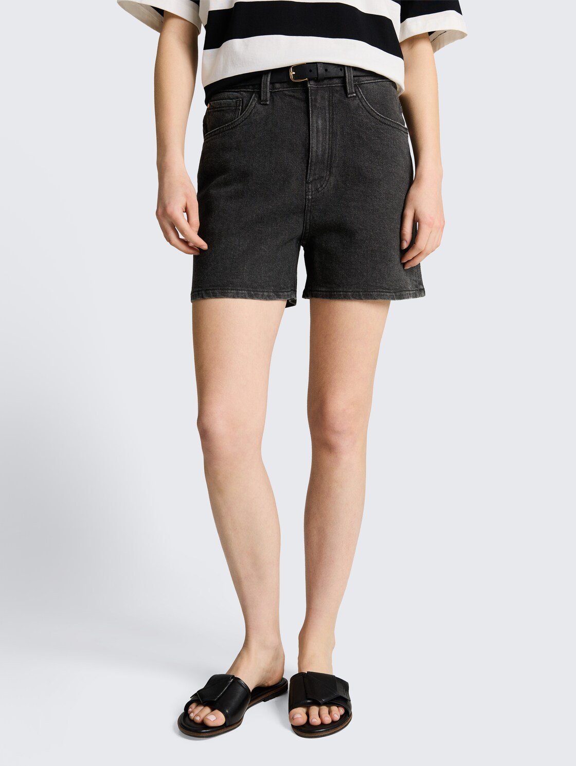TTELIN STRAIGHT High Waist Jeans Shorts - clean mid stone grey denim - Ausschnitt Model-Vorderansicht