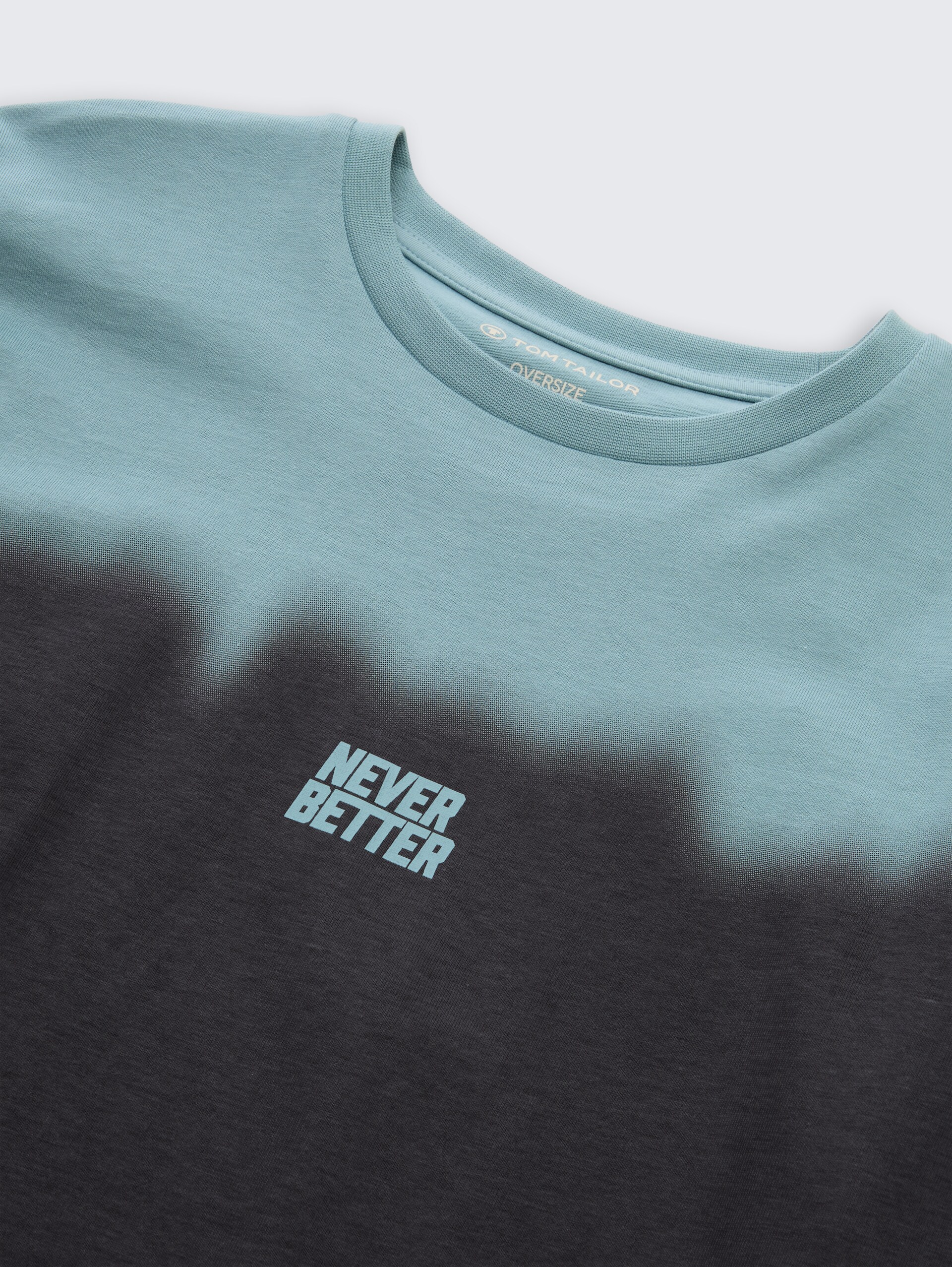 Oversize T-Shirt mit Foto-Print - light teal - Detail-Model-Ansicht