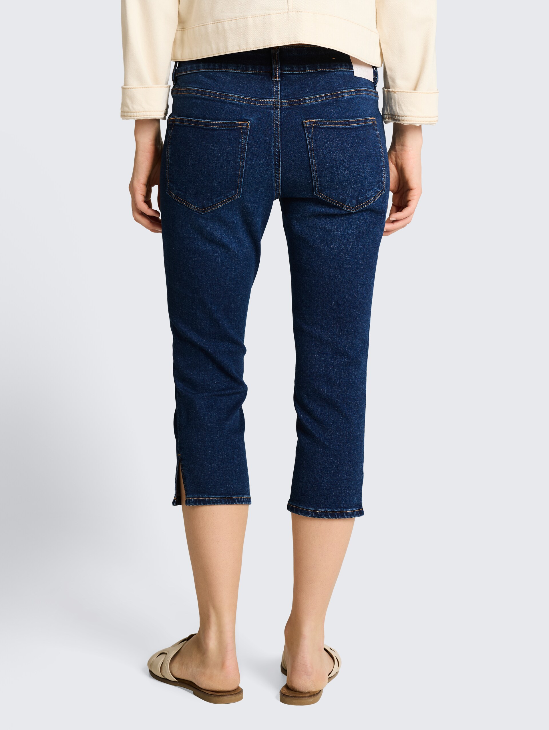 TTJONA SKINNY Capri Jeans - Used Dark Stone Blue Denim - Auschnitt Model-Rückansicht