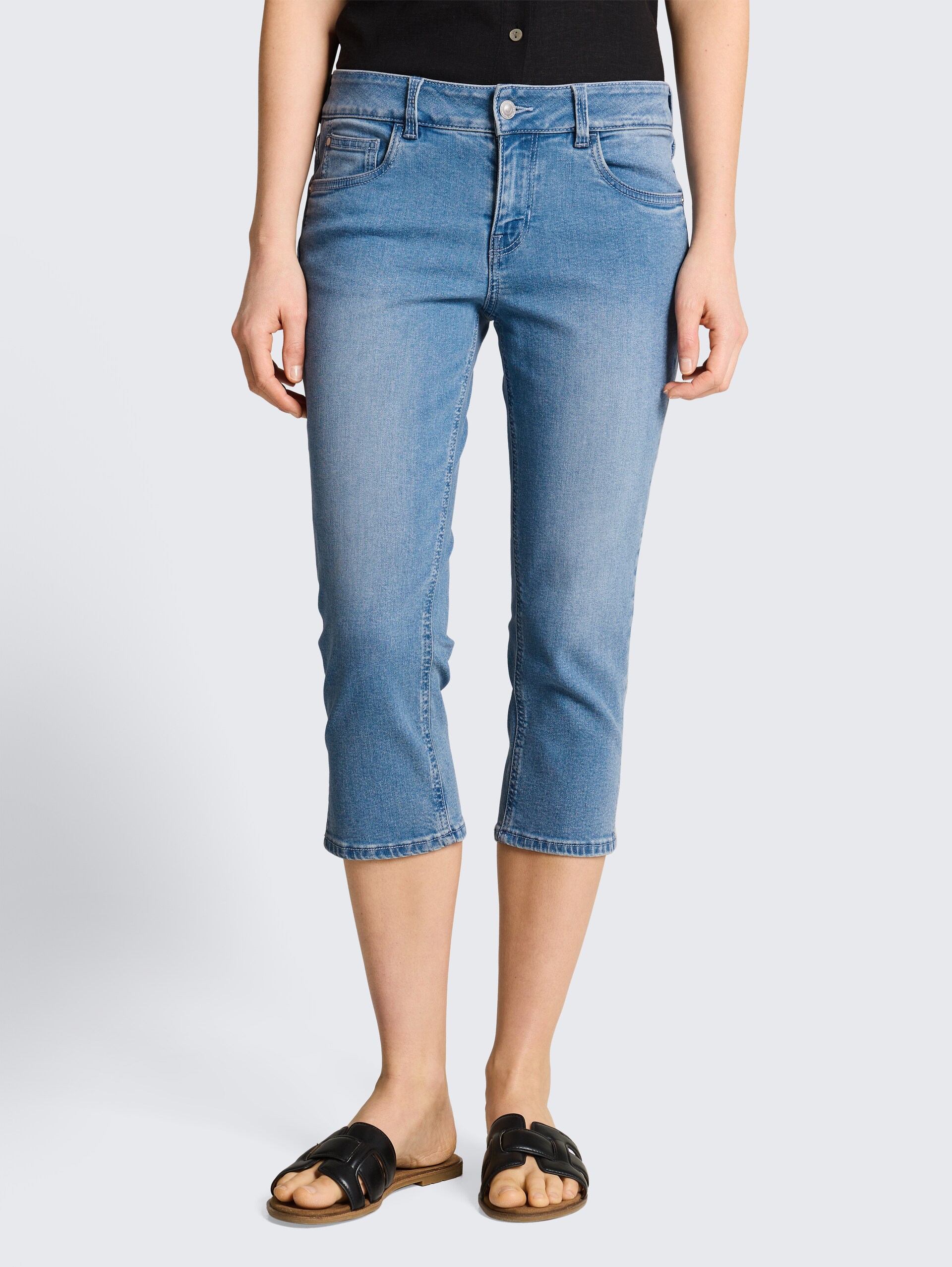 TTJONA SKINNY Capri Jeans - Light Stone Blue Denim - Ausschnitt Model-Vorderansicht