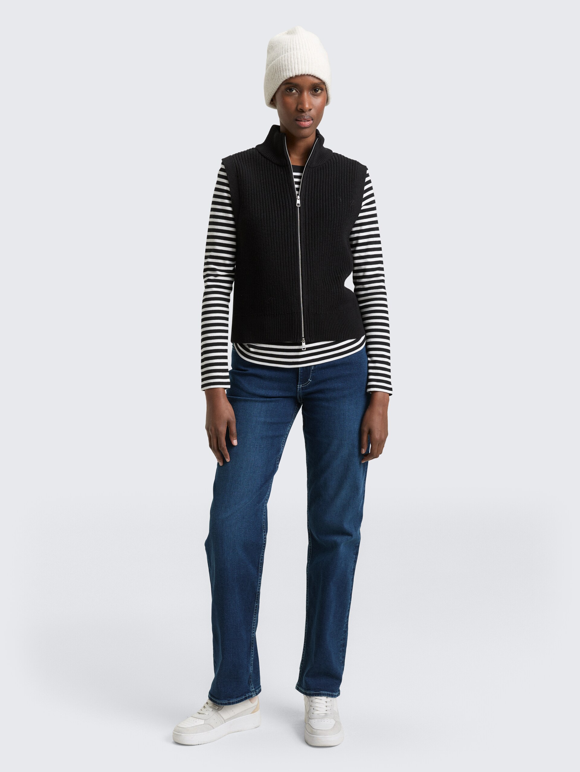 TTELLA STRAIGHT Jeans - Used Dark Stone Blue Denim - Model-Vorderansicht