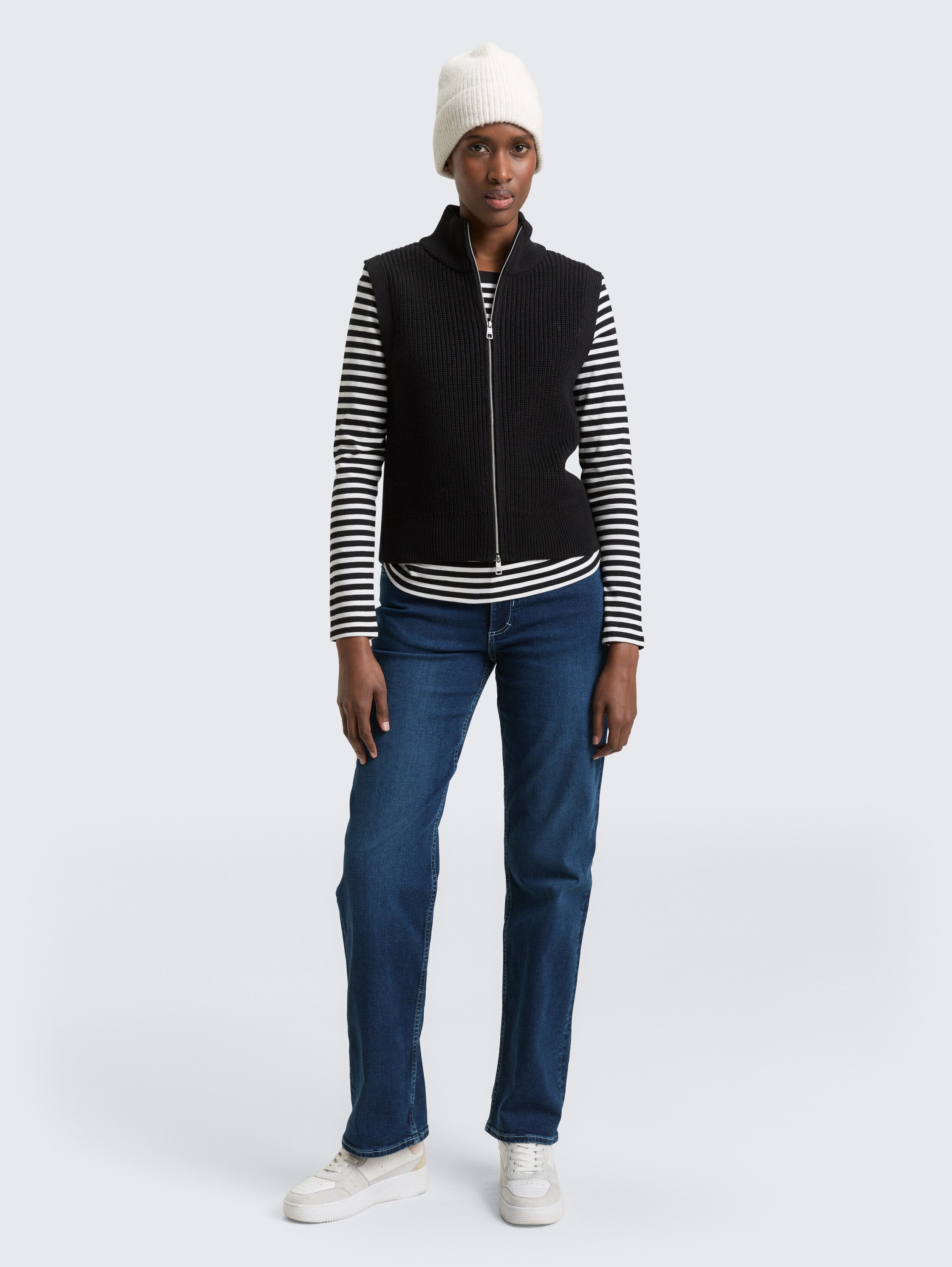 TTELLA STRAIGHT Jeans - Used Dark Stone Blue Denim - Model-Vorderansicht