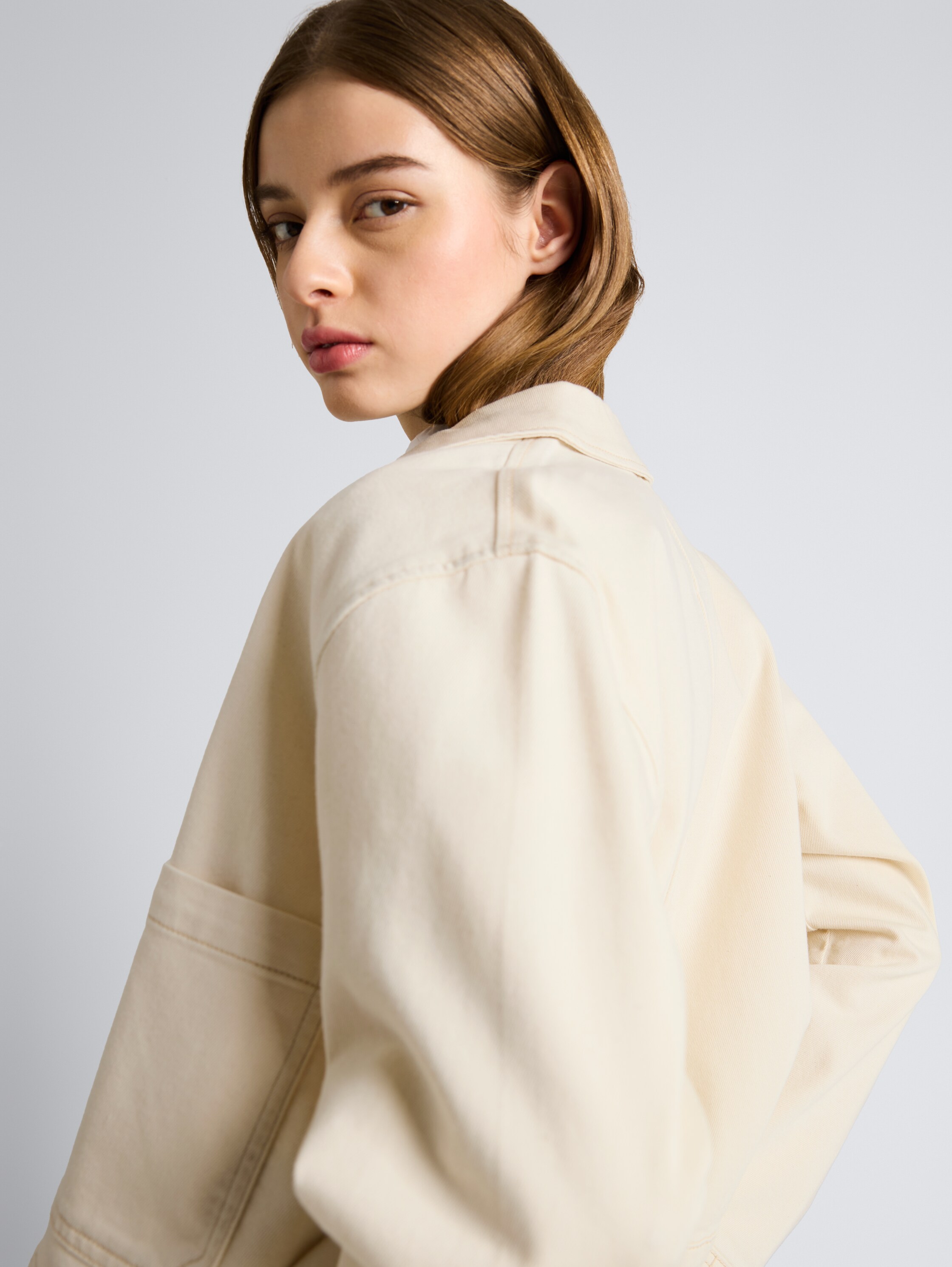 Denim jacket with patch pockets - raw offwhite denim - Detail model view