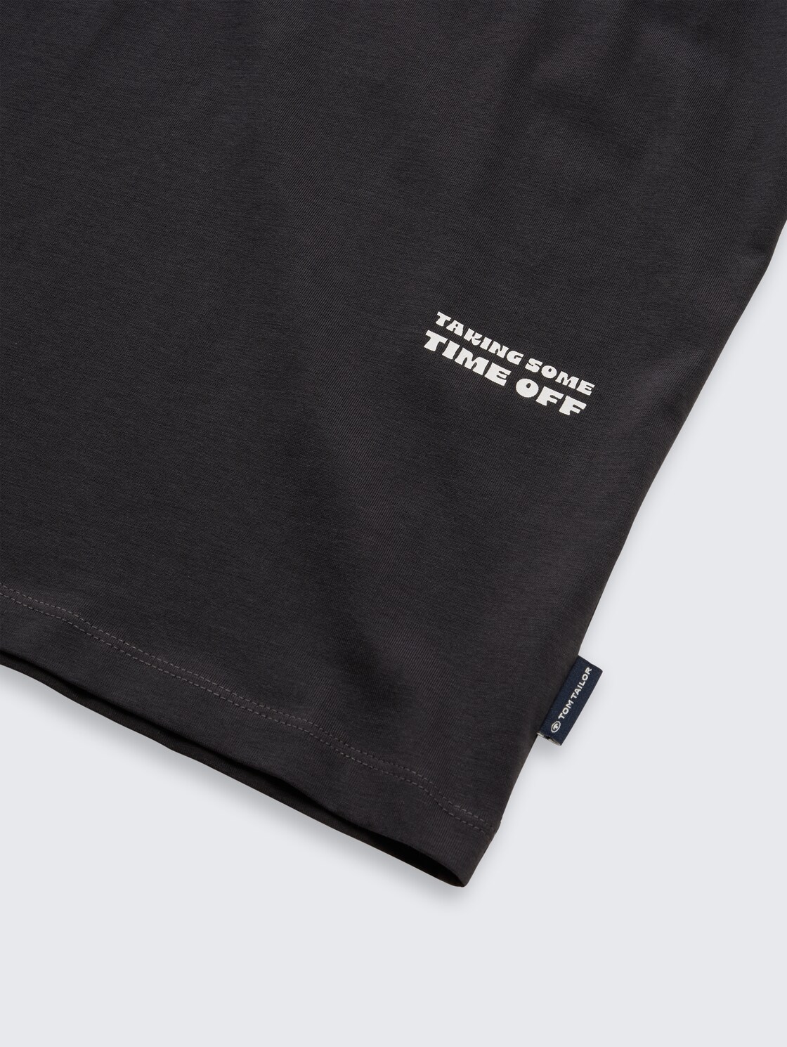 T-Shirt mit Print - coal grey - Detail-Model-Ansicht