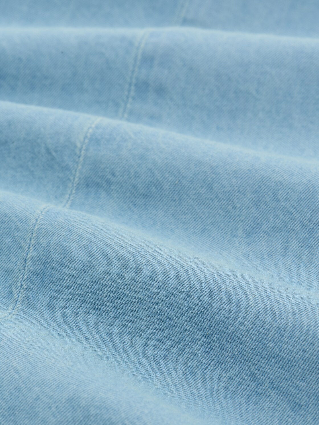 Mini-Jeanskleid mit Eingriffstaschen - Clean Light Stone Blue Denim - Material-Ansicht