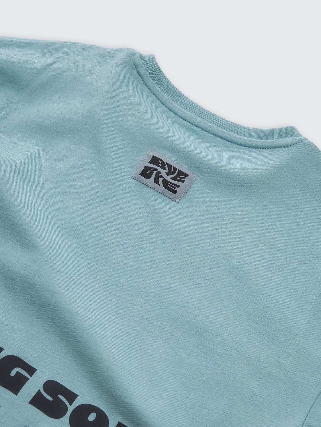 Oversize T-Shirt mit Rückenprint - light teal - Detail-Model-Ansicht