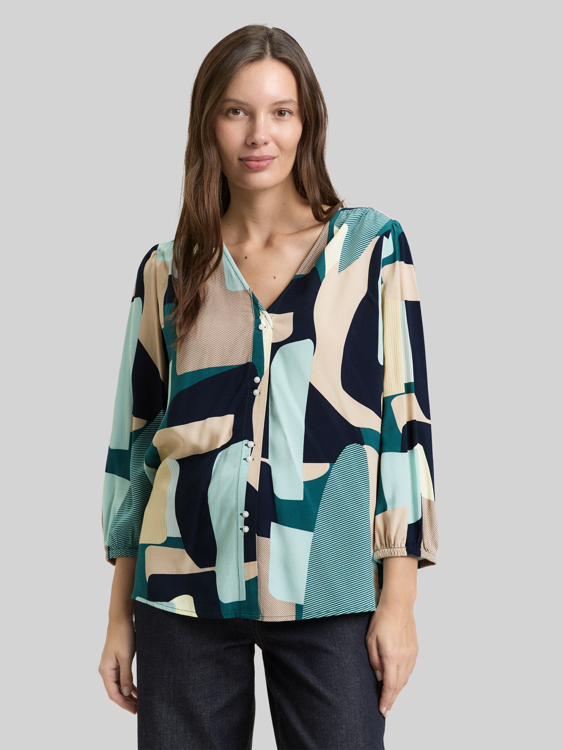 Viscose blouse - abstract stripe print - Neckline model front view