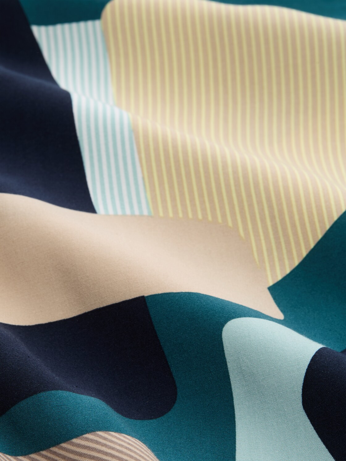 Bluse aus Viskose - abstract stripe print - Material-Ansicht