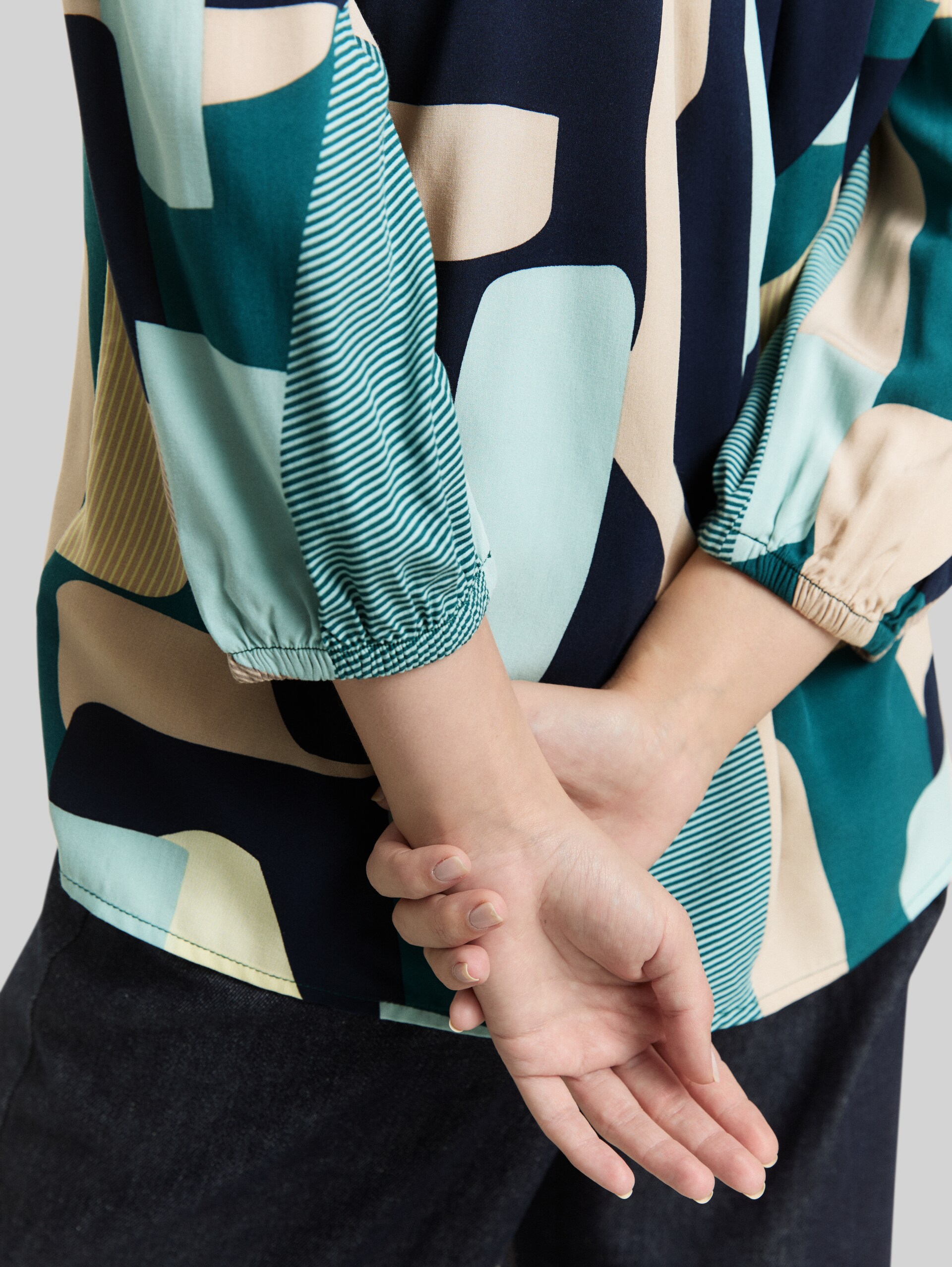 Viscose blouse - abstract stripe print - Detail model view