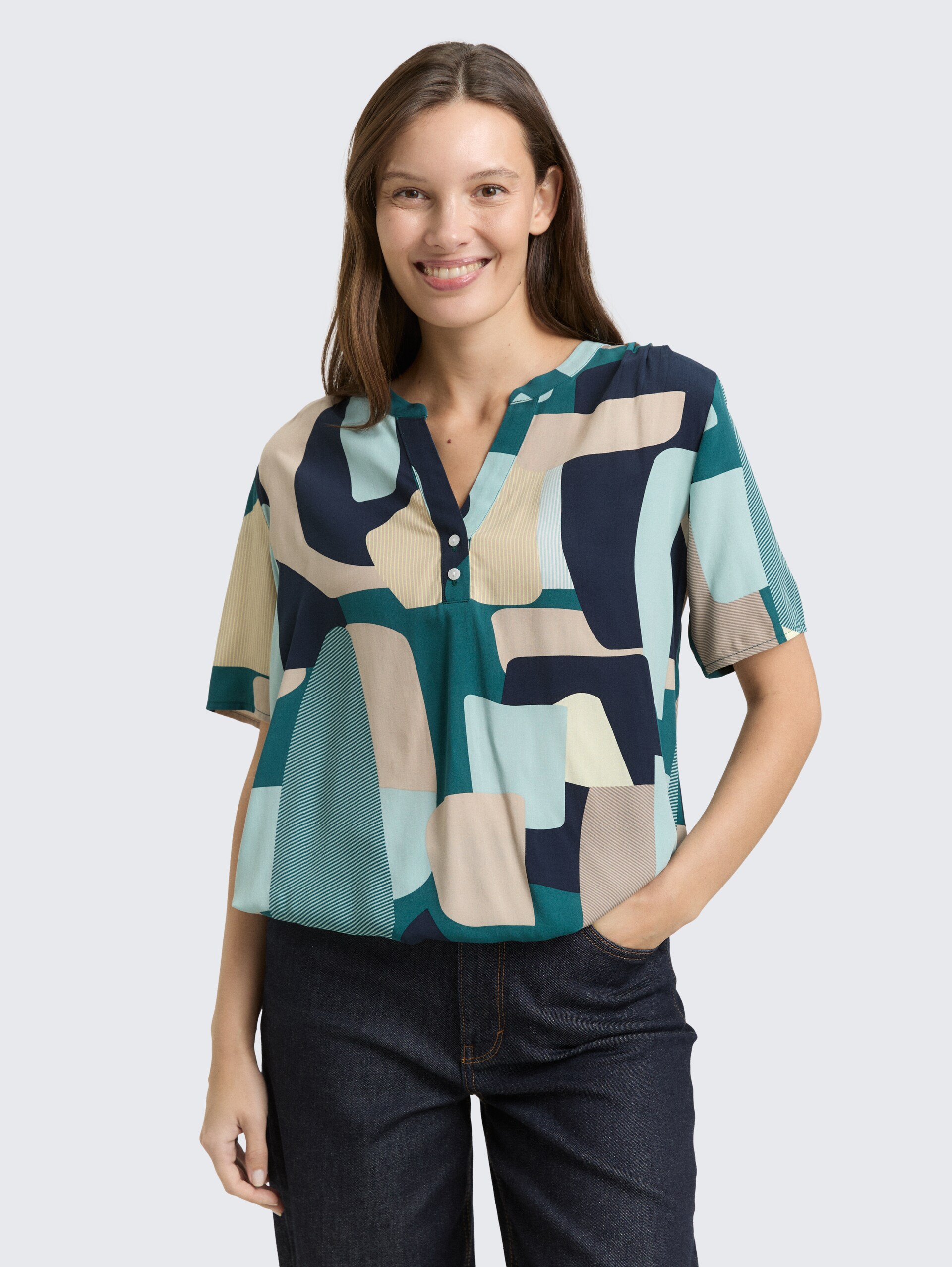 Bluse mit Muster - abstract stripe print - Ausschnitt Model-Vorderansicht