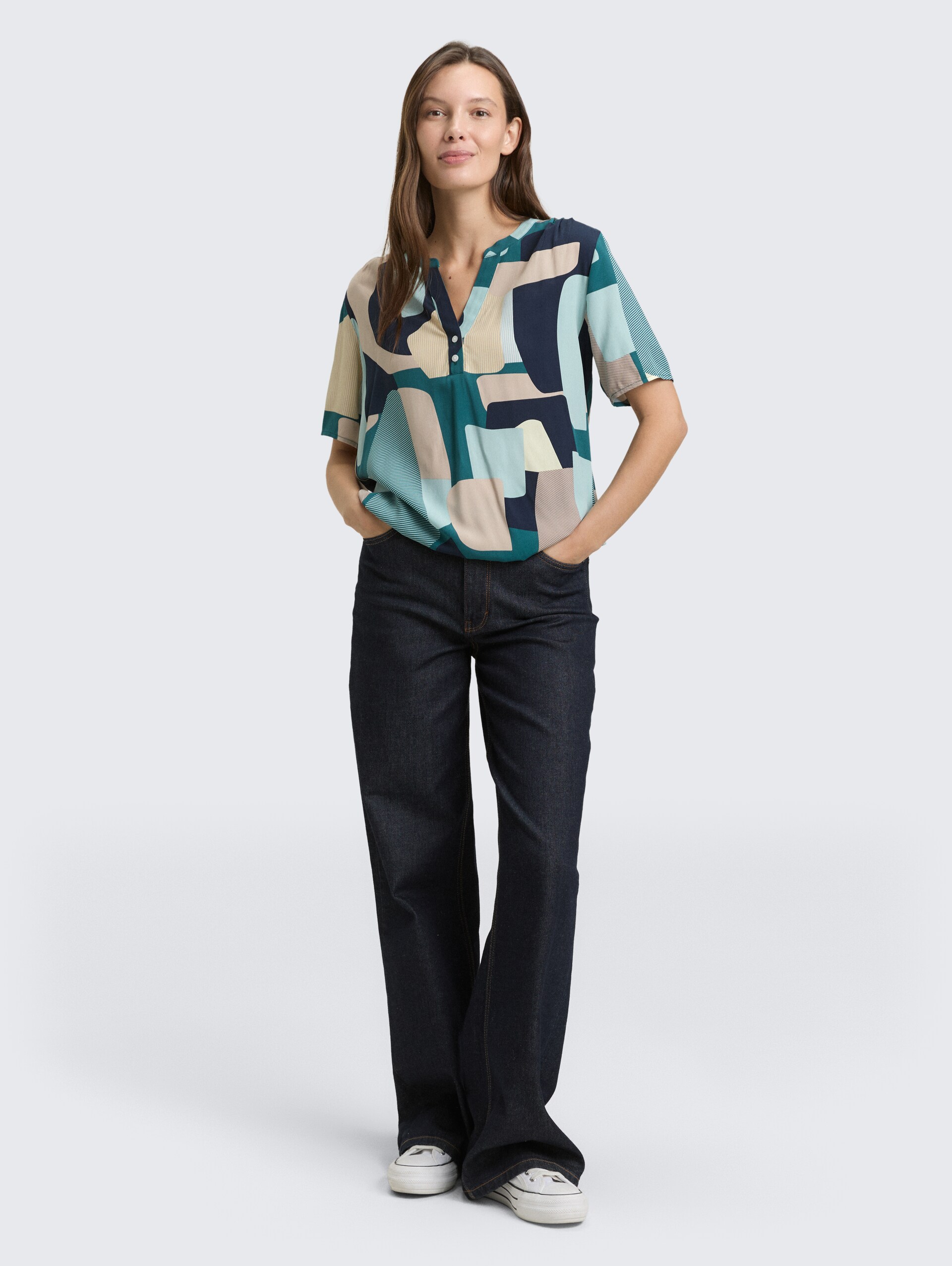 Bluse mit Muster - abstract stripe print - Model-Vorderansicht