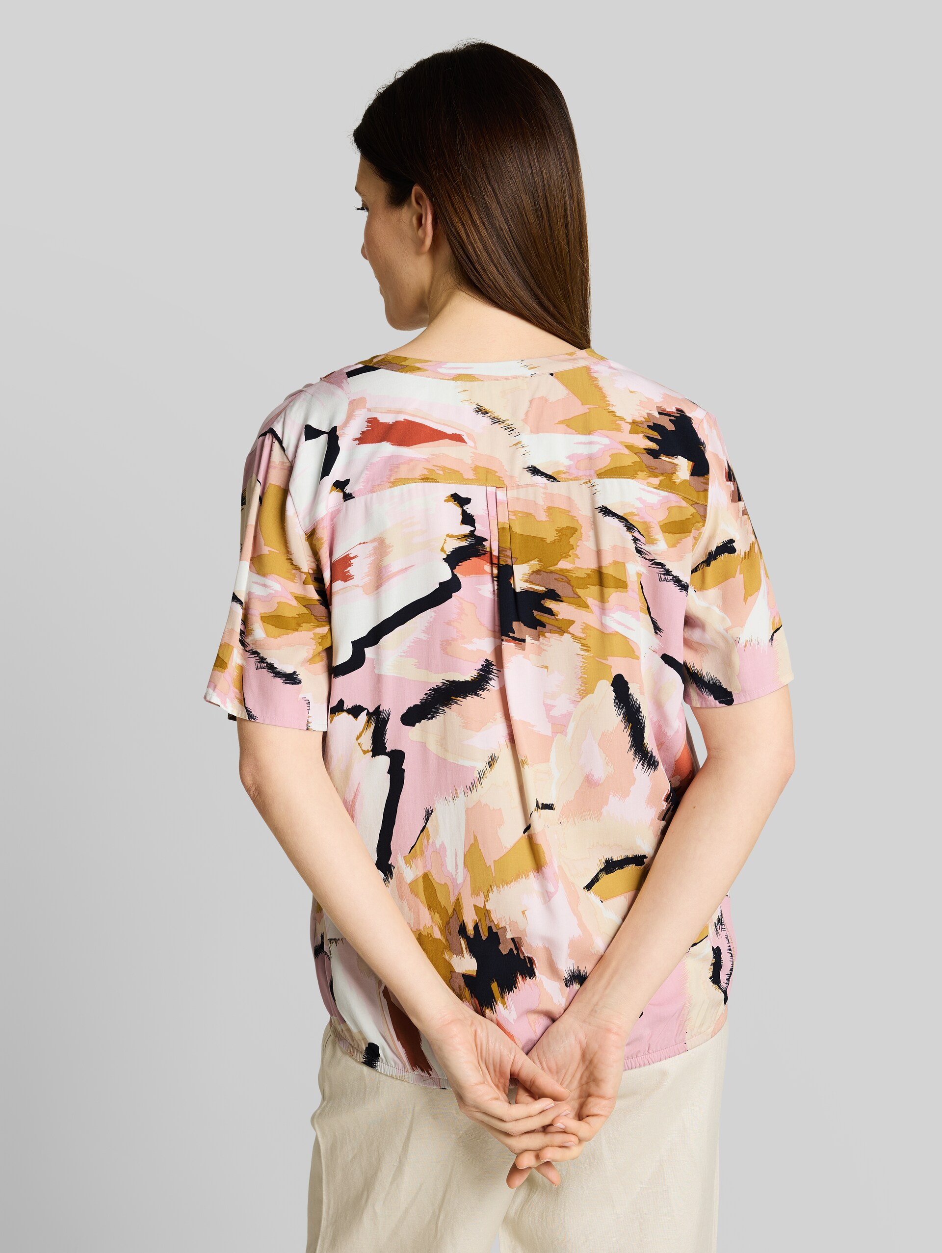 Patterned blouse - big abstract flower print - Neckline model-back view