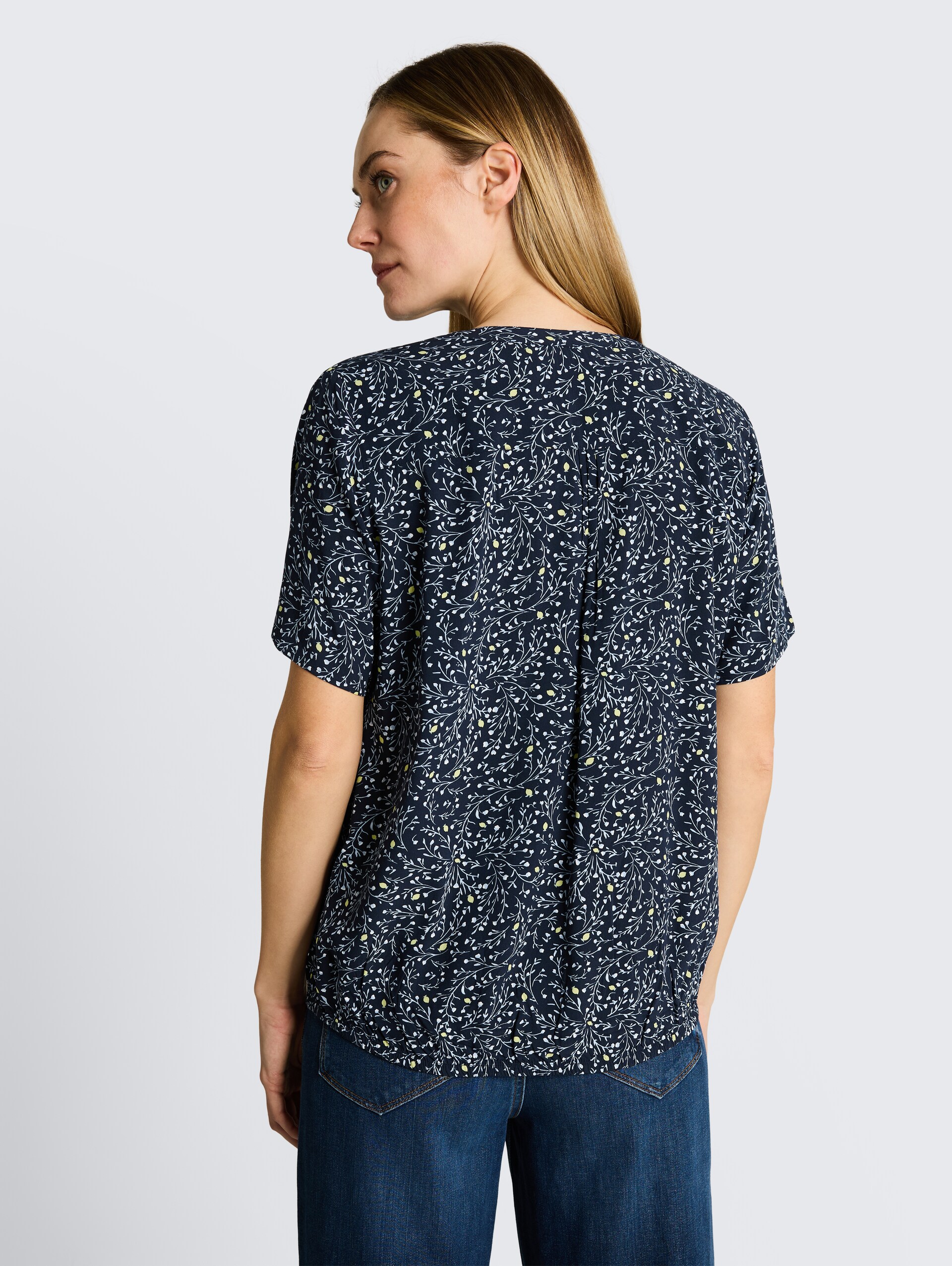 Blouse met patroon - navy small leaves design - Neklijn model-achteraanzicht